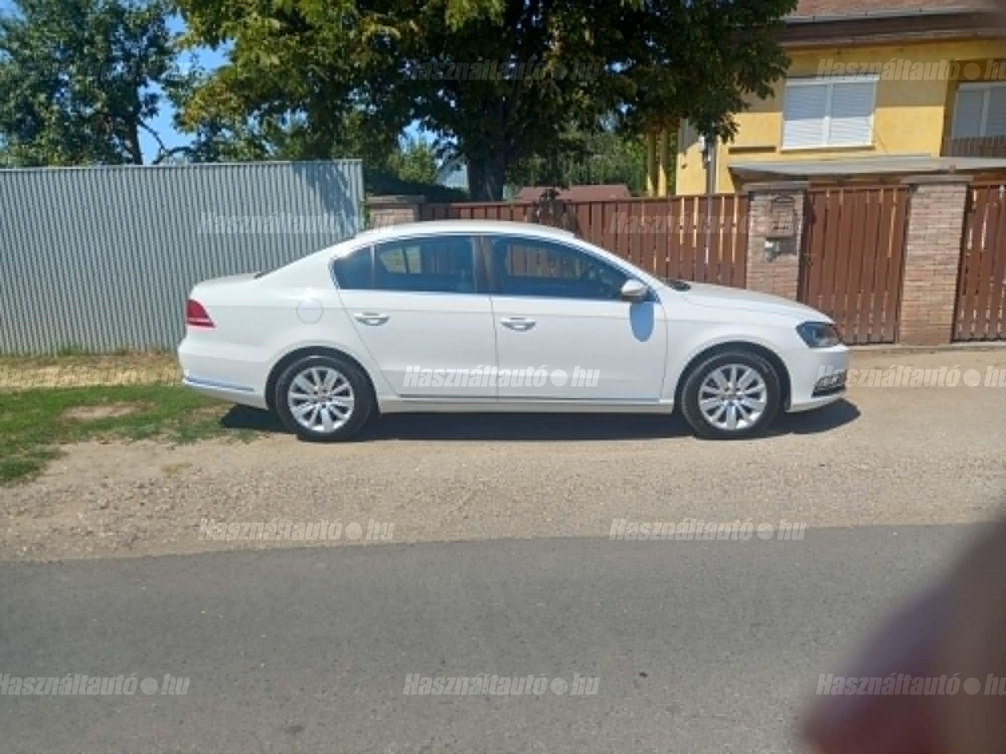 VOLKSWAGEN PASSAT VII 2012/8 - 1