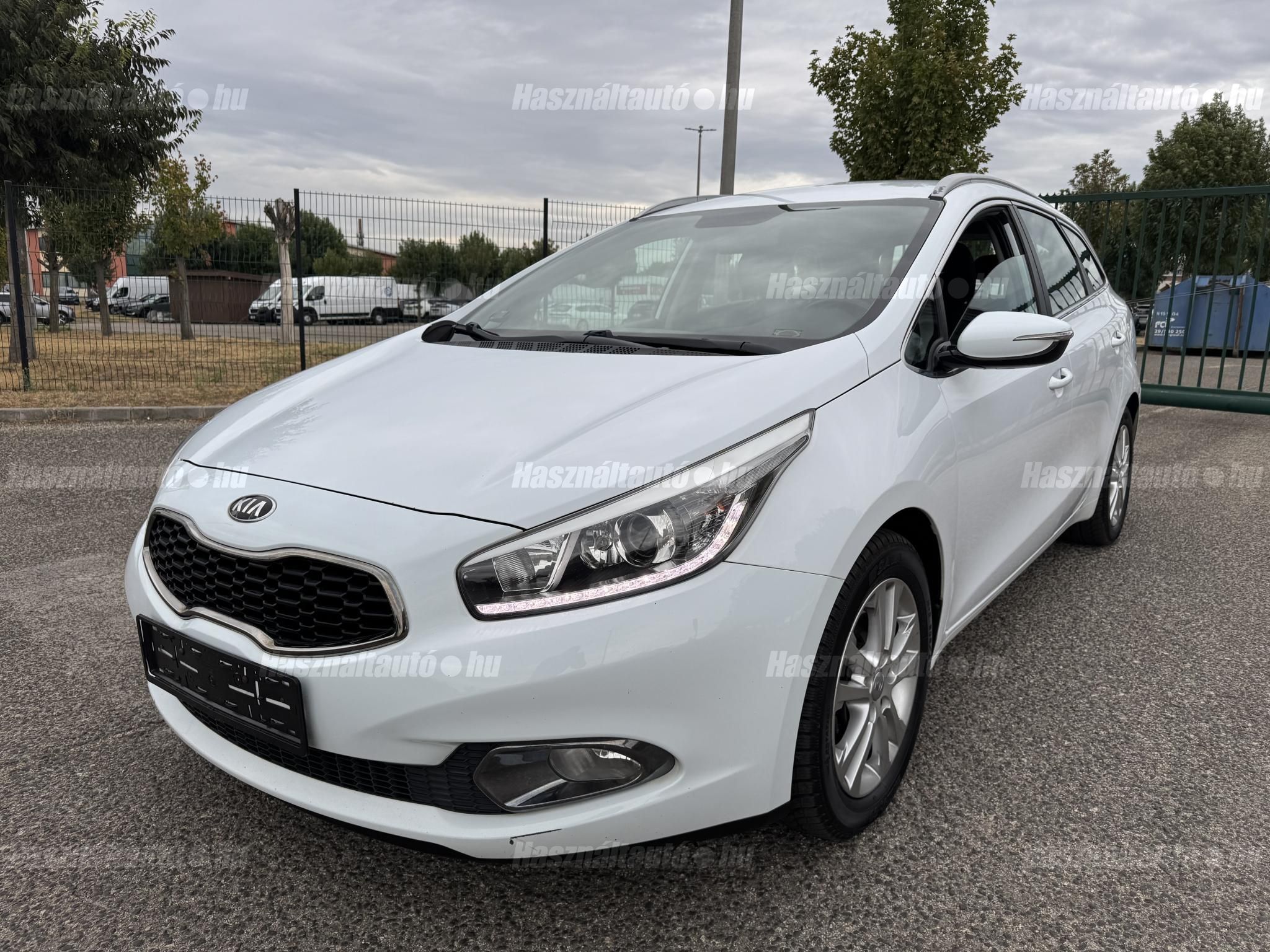 KIA CEE'D 2013/11 - 1