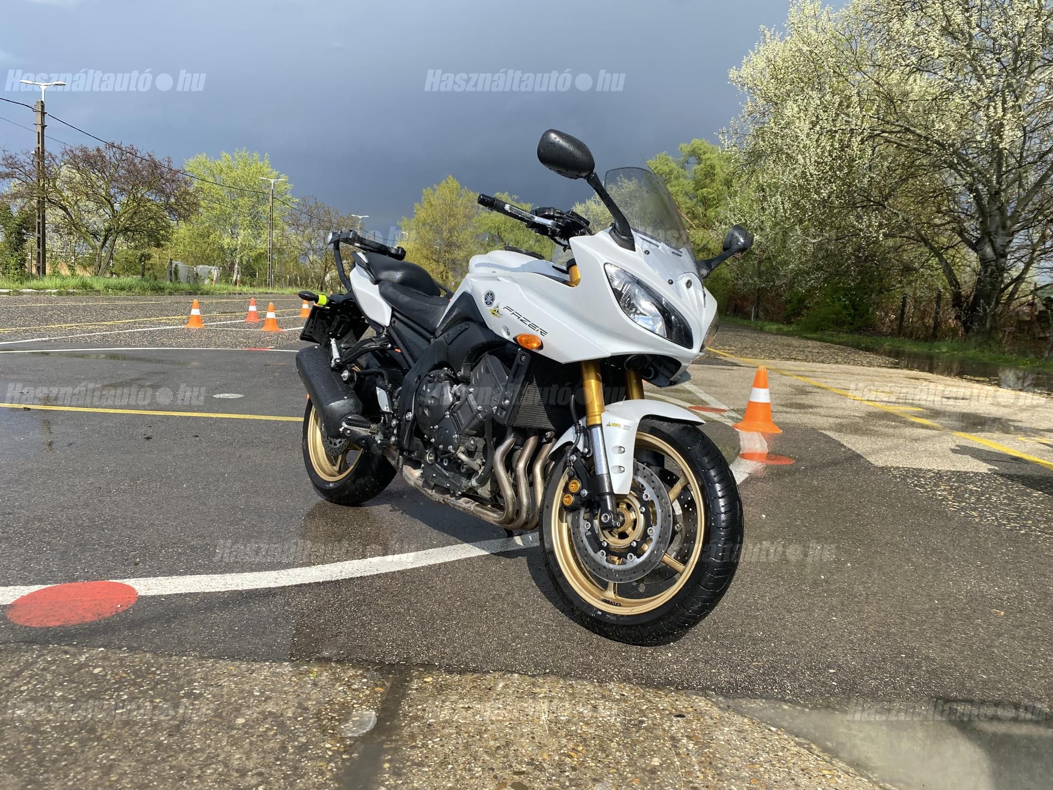 YAMAHA FZ8-S 2013/9 - 1