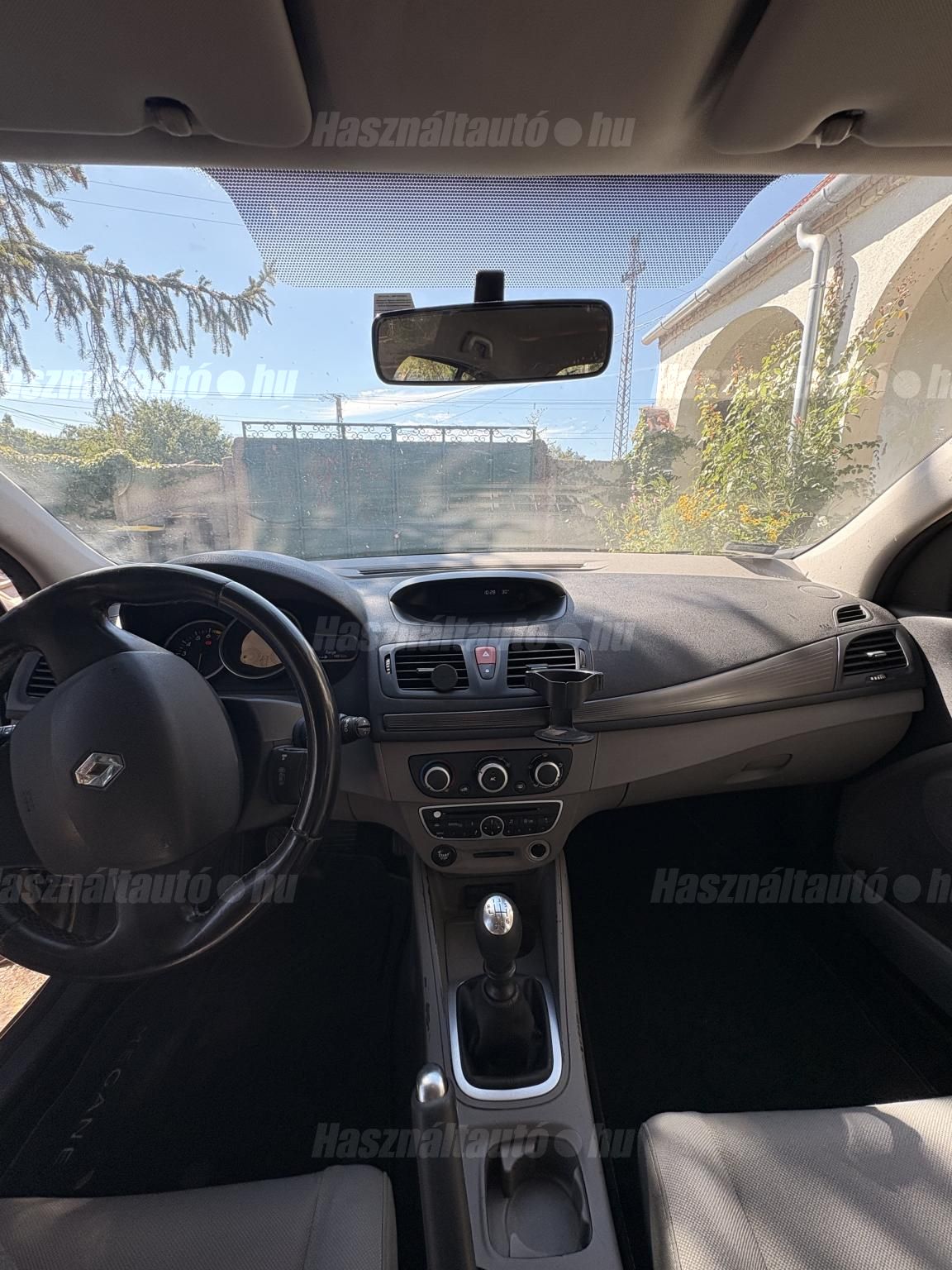 RENAULT MEGANE 2008/2 - 1