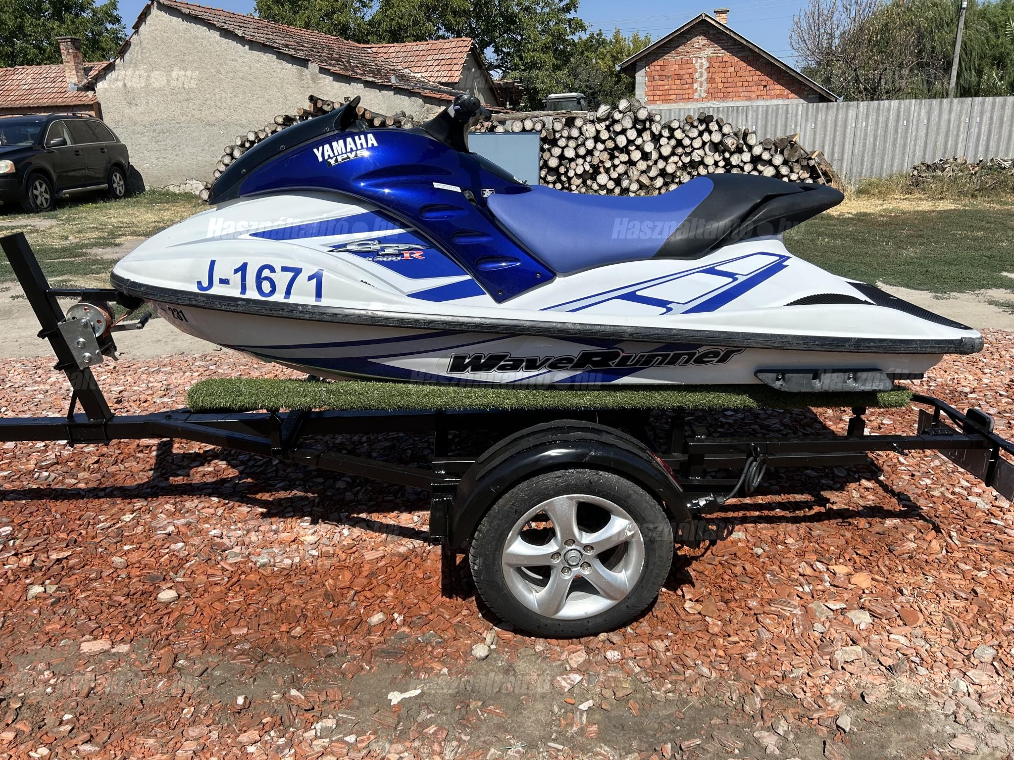 YAMAHA 2004 - 1