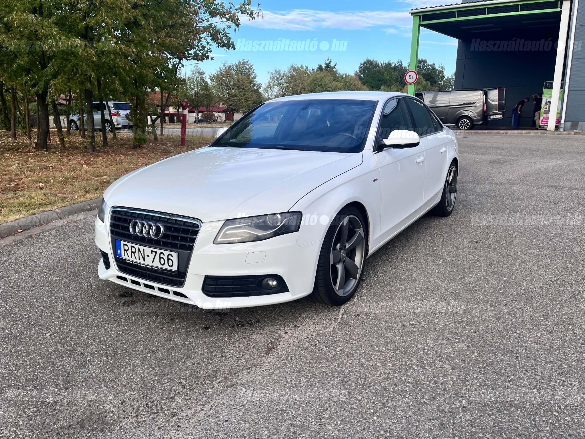AUDI A4 2011/8 - 1