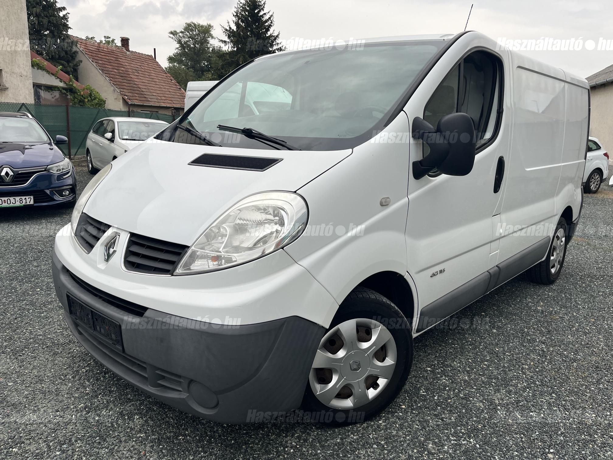 RENAULT TRAFIC 2014/5 - 1