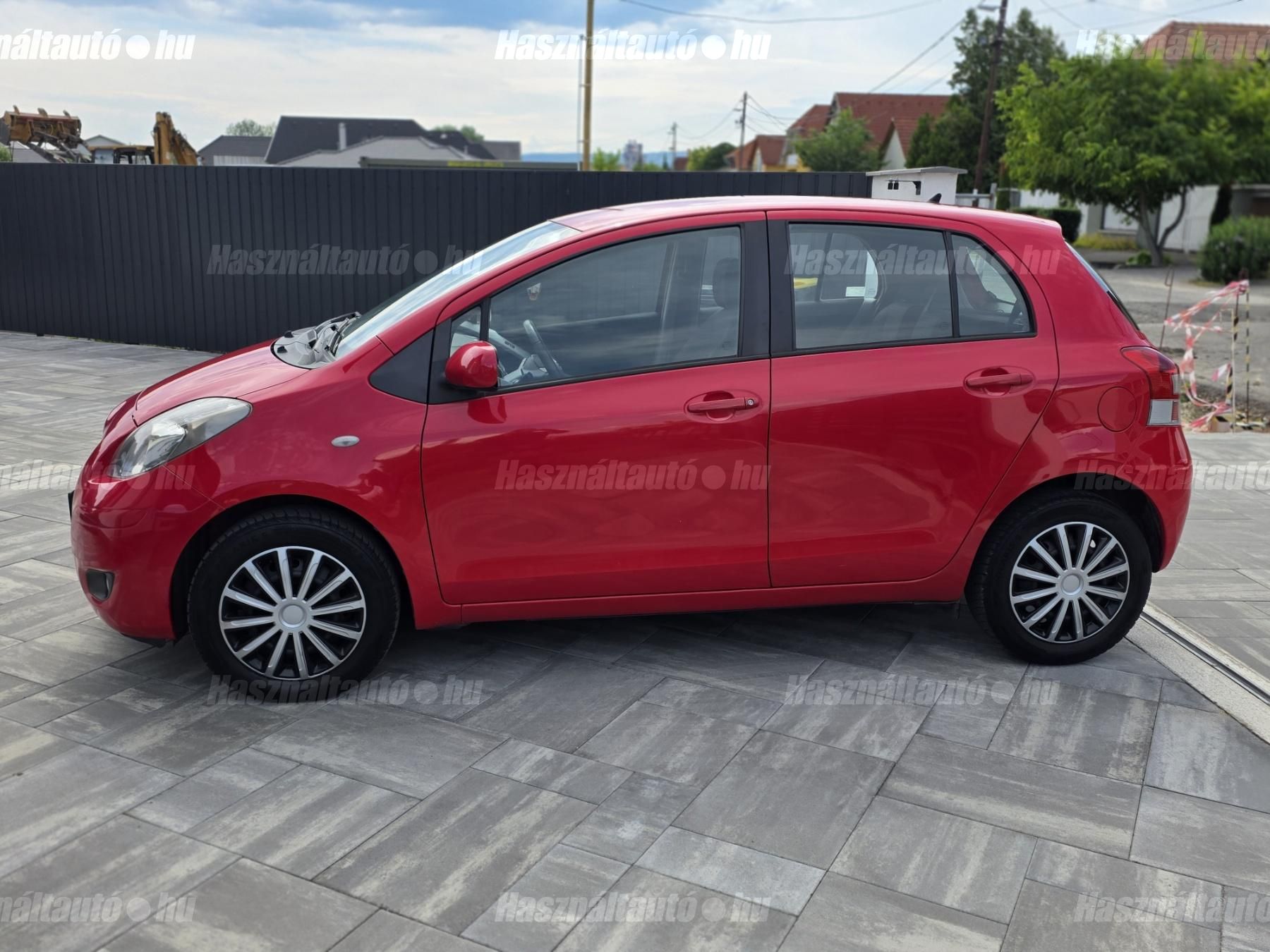 TOYOTA YARIS 2011/6 - 1