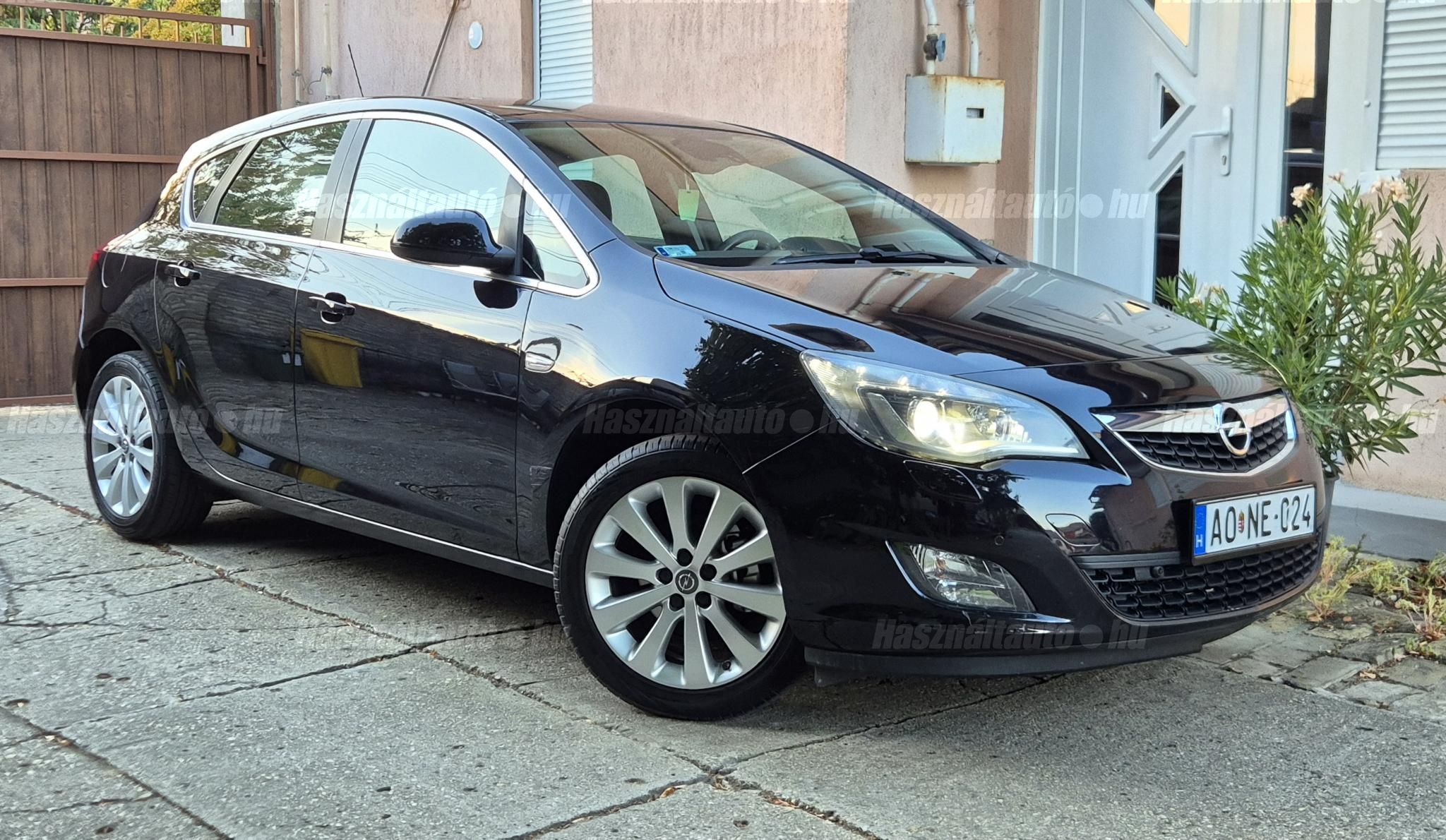 OPEL ASTRA J 2011/4 - 1