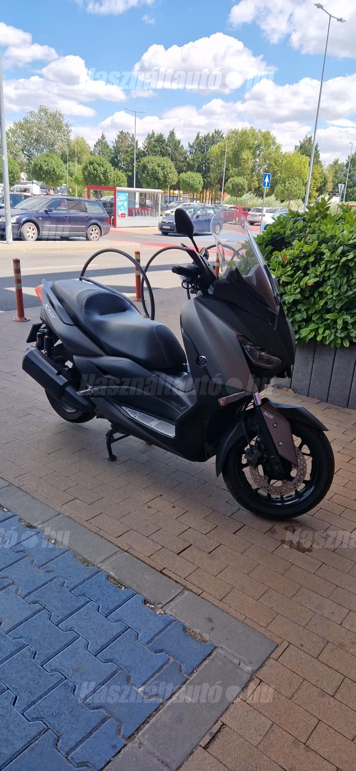 YAMAHA X-MAX 300 2017/8 - 1
