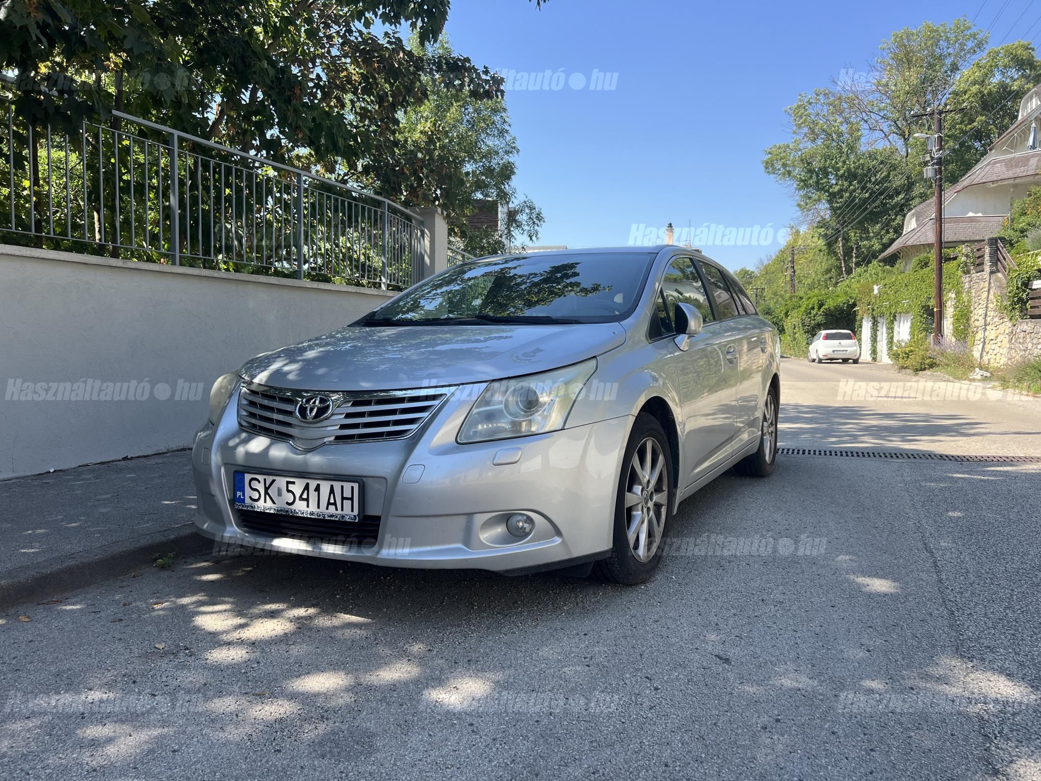 TOYOTA AVENSIS 2009/10 - 1