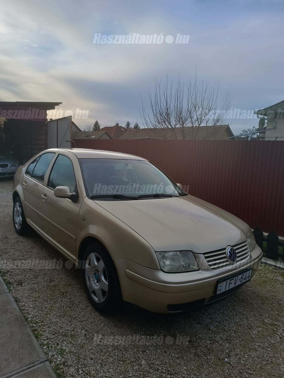 VOLKSWAGEN BORA 2002/7 - 1