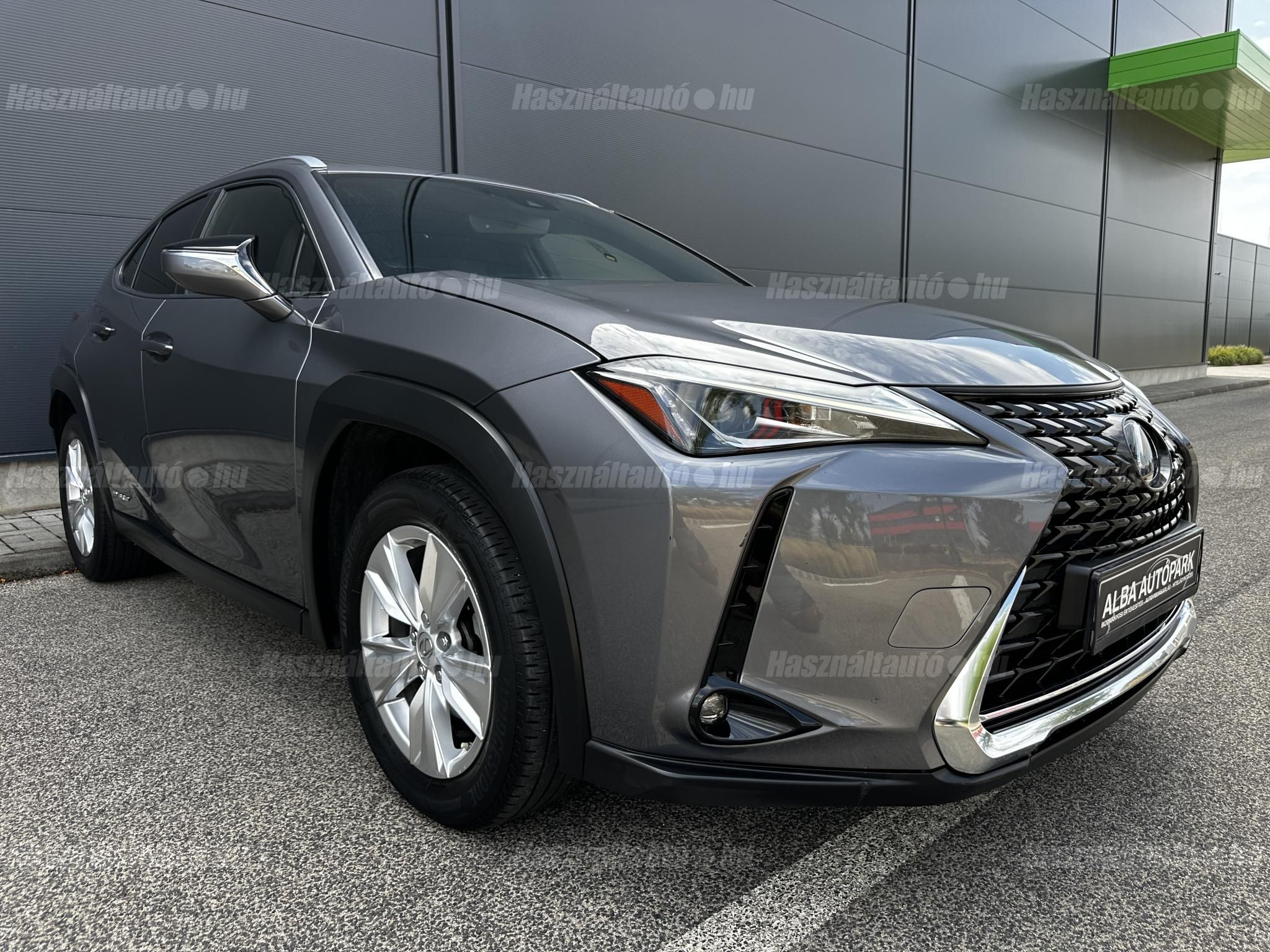 LEXUS UX 2022/8 - 1