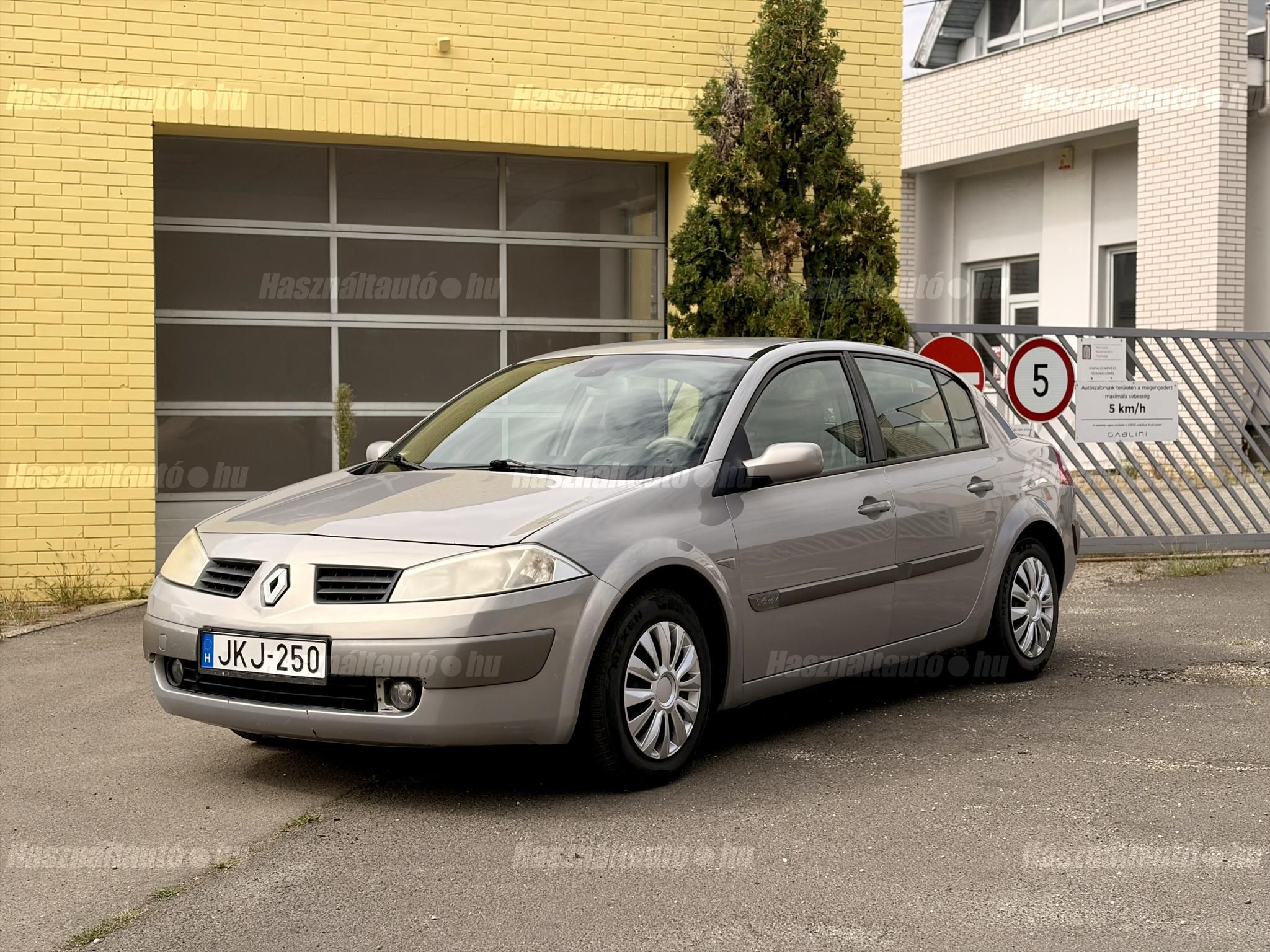 RENAULT MEGANE 2004/10 - 1