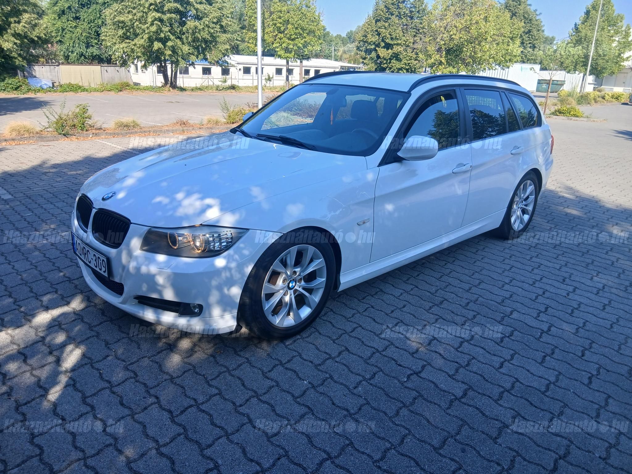 BMW 320 2010/4 - 1