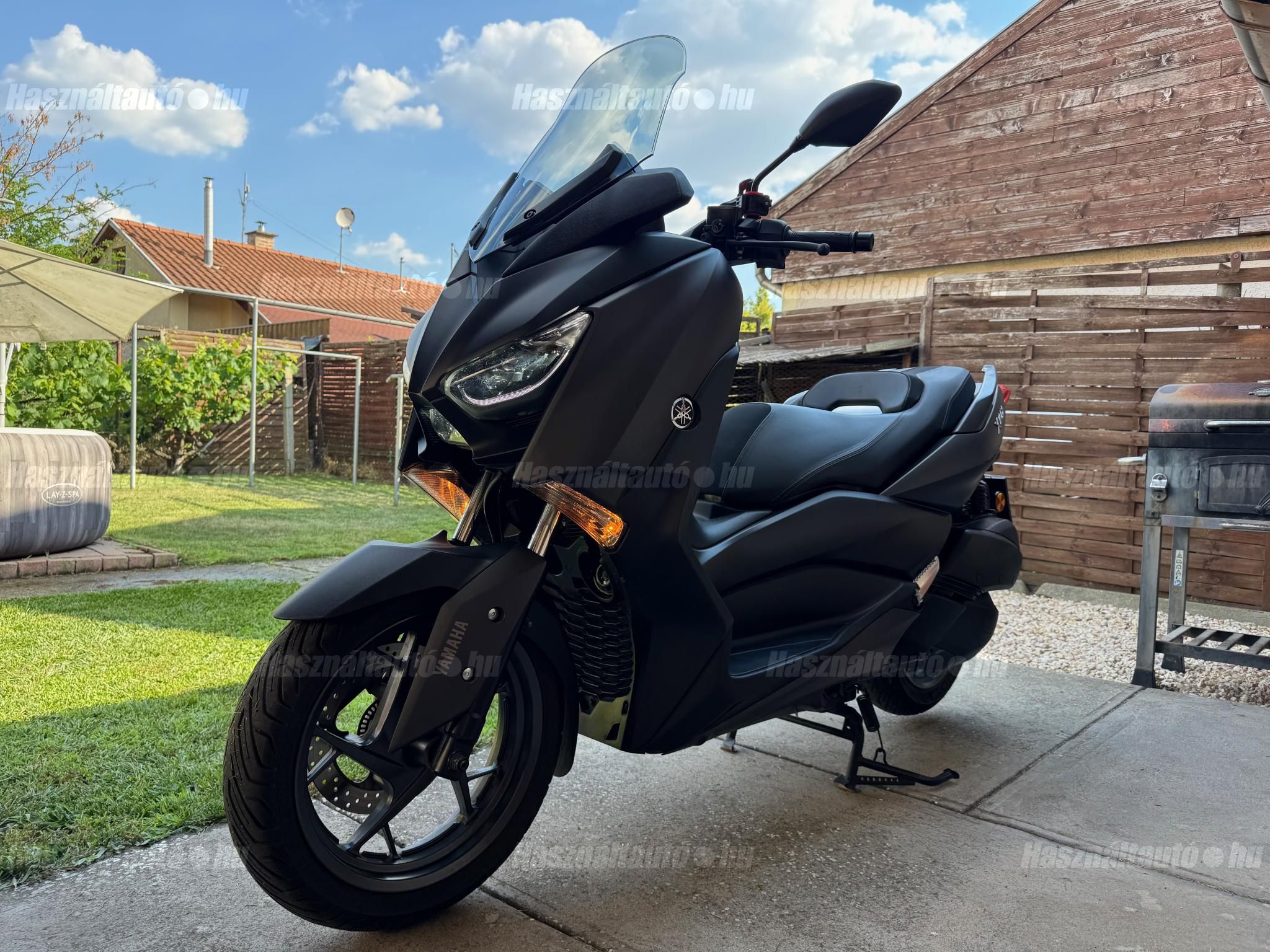 YAMAHA X-MAX 300 2022/3 - 1