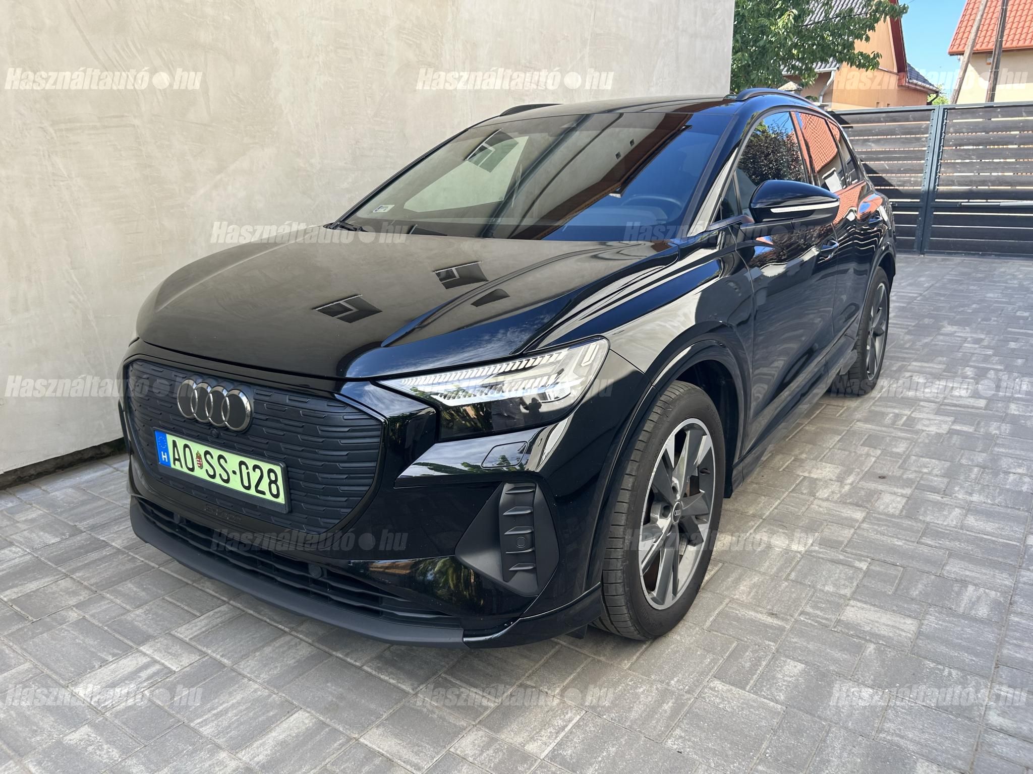 AUDI Q4 2021/12 - 1