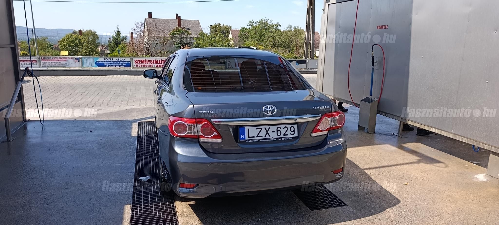 TOYOTA COROLLA 2011/12 - 1