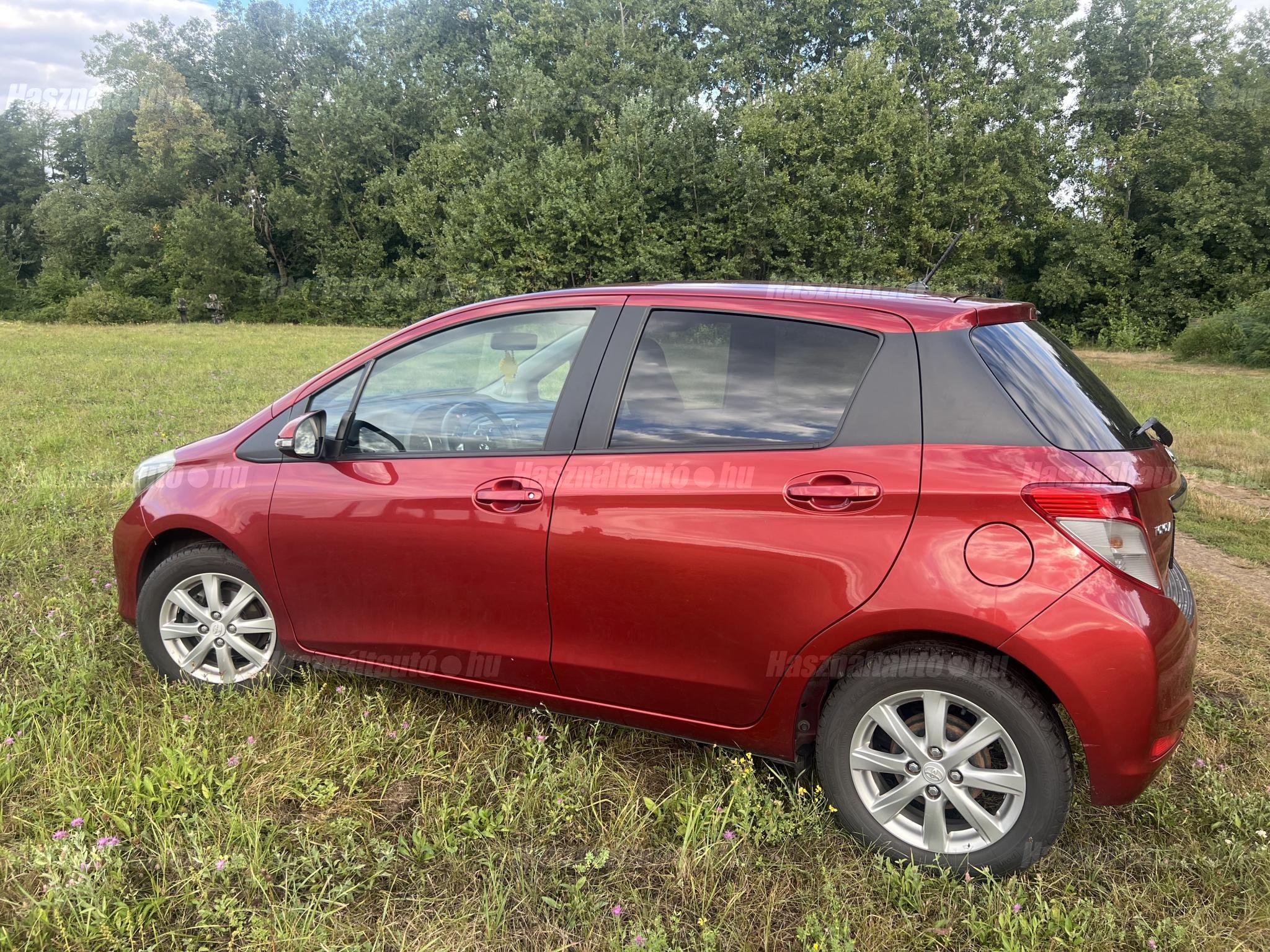 TOYOTA YARIS 2013/11 - 1