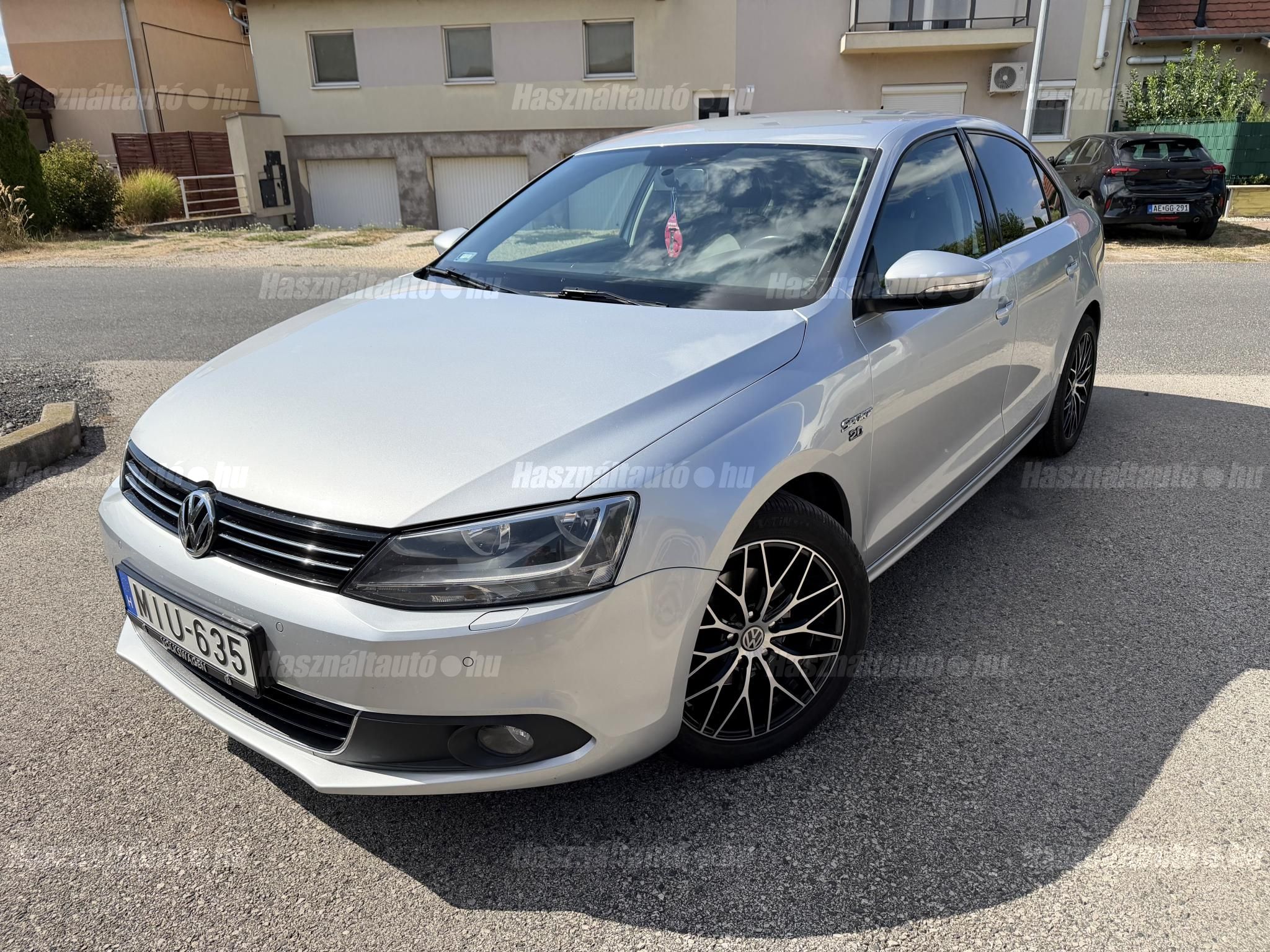 VOLKSWAGEN JETTA VI 2013/6 - 1
