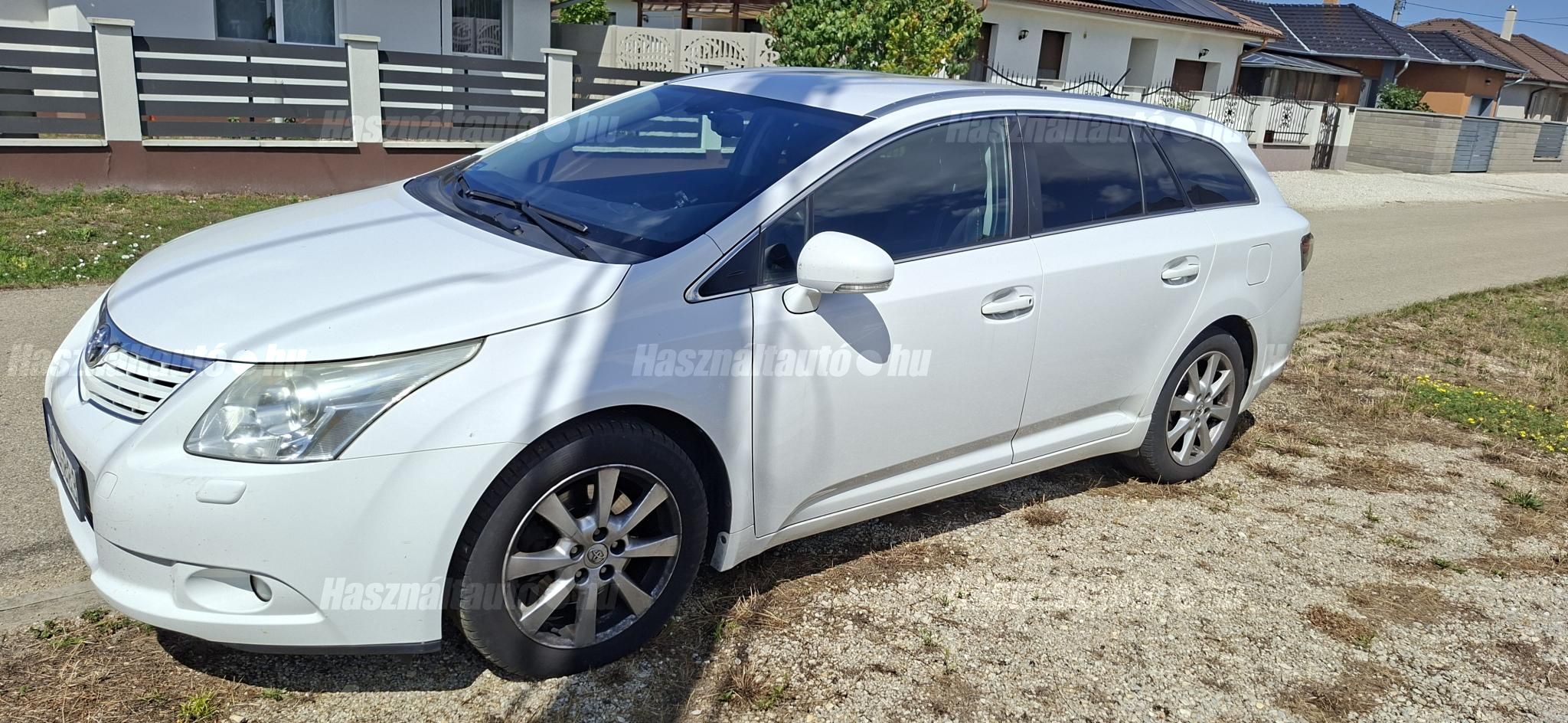 TOYOTA AVENSIS 2011/10 - 1