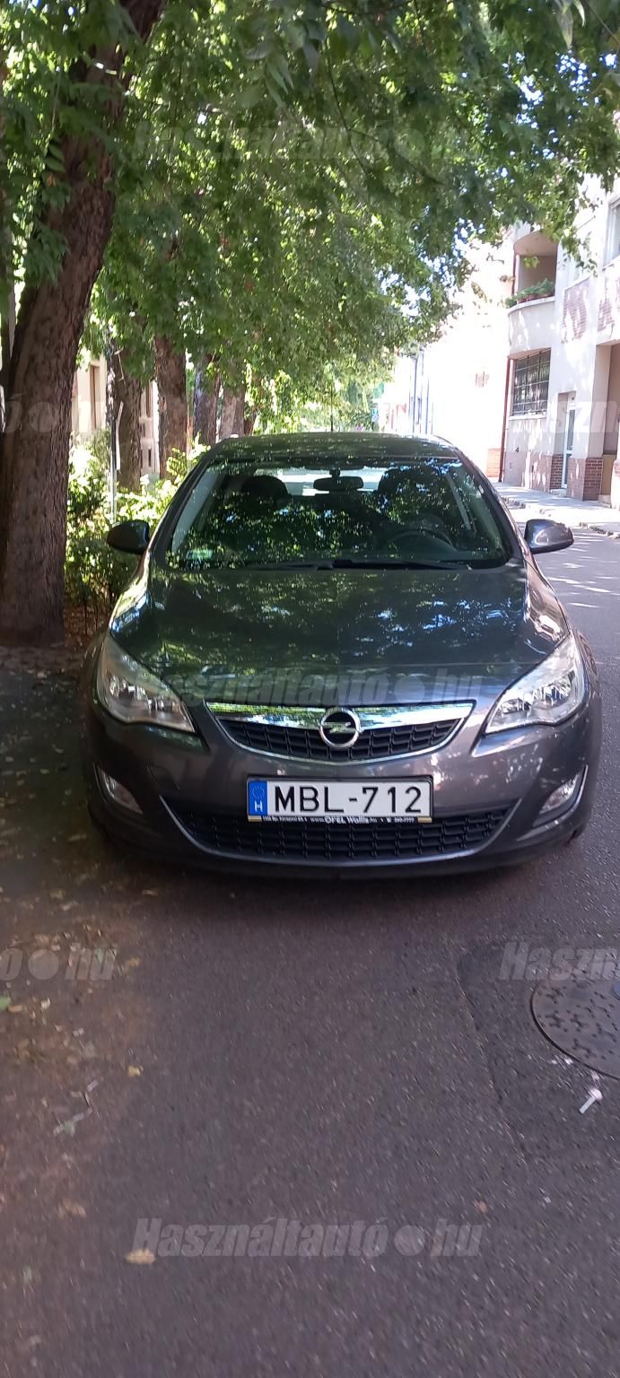 OPEL ASTRA J 2011 - 1