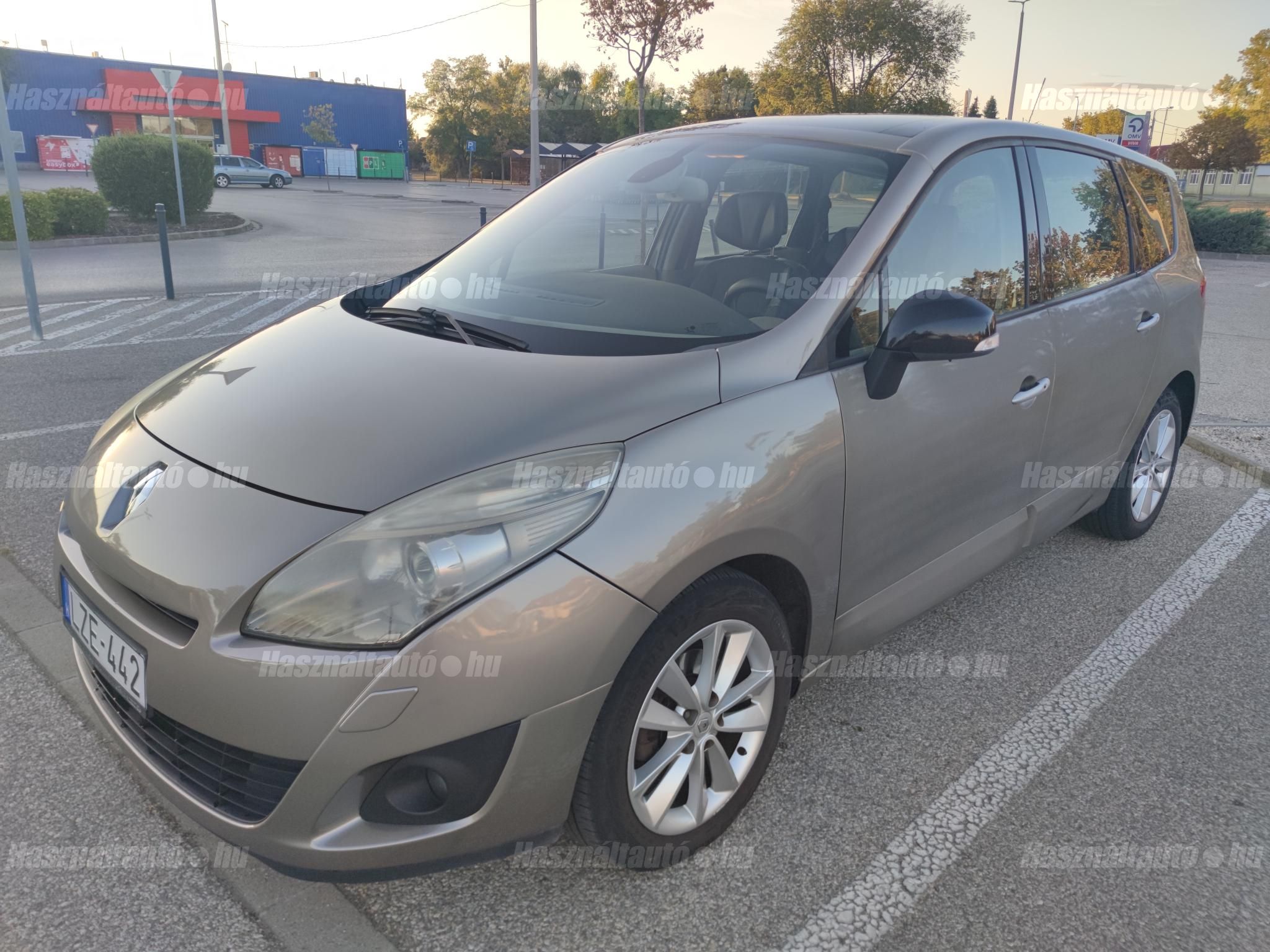 RENAULT SCENIC 2011/12 - 1