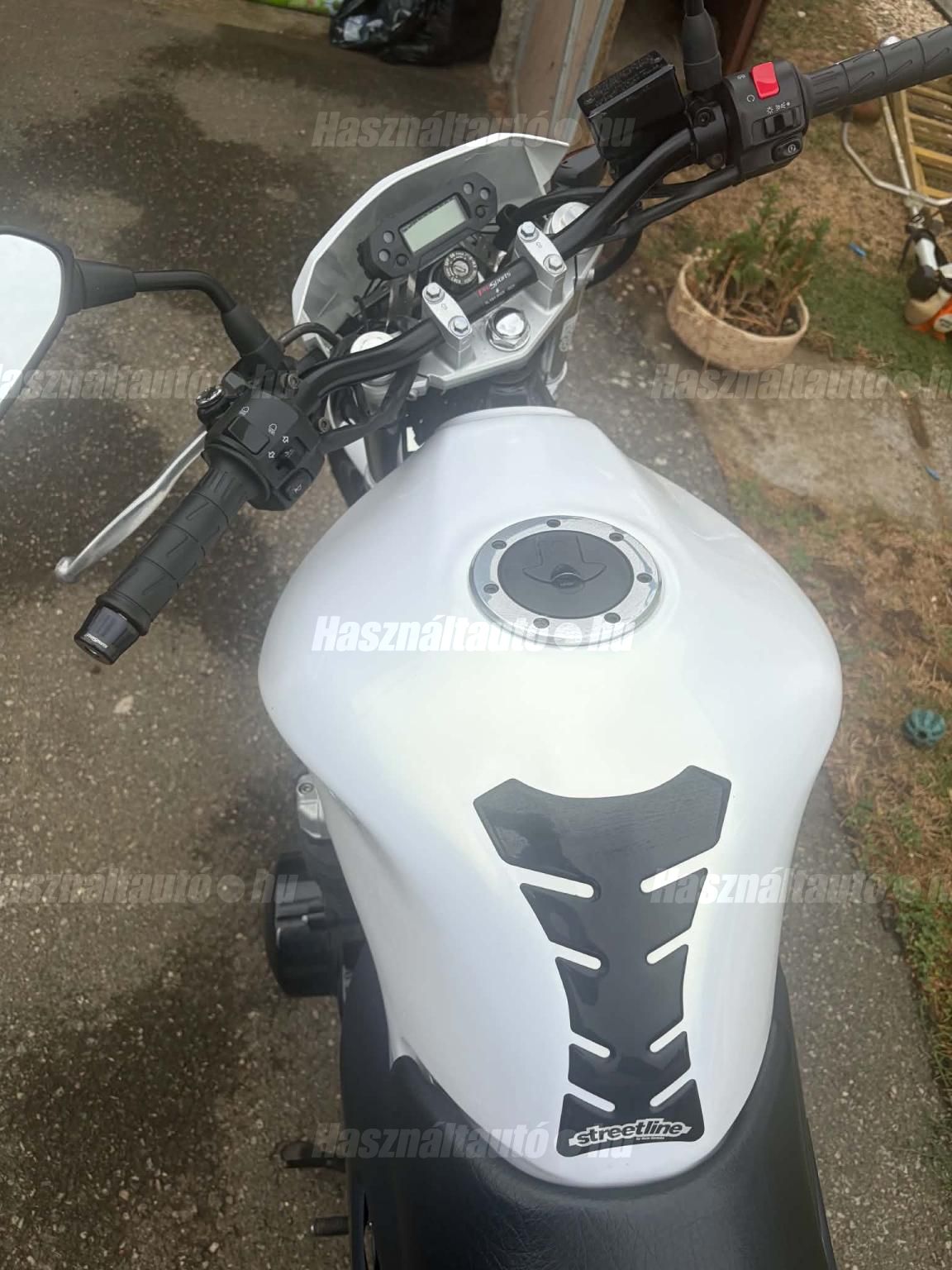 KAWASAKI ZR-7S 2001/5 - 1