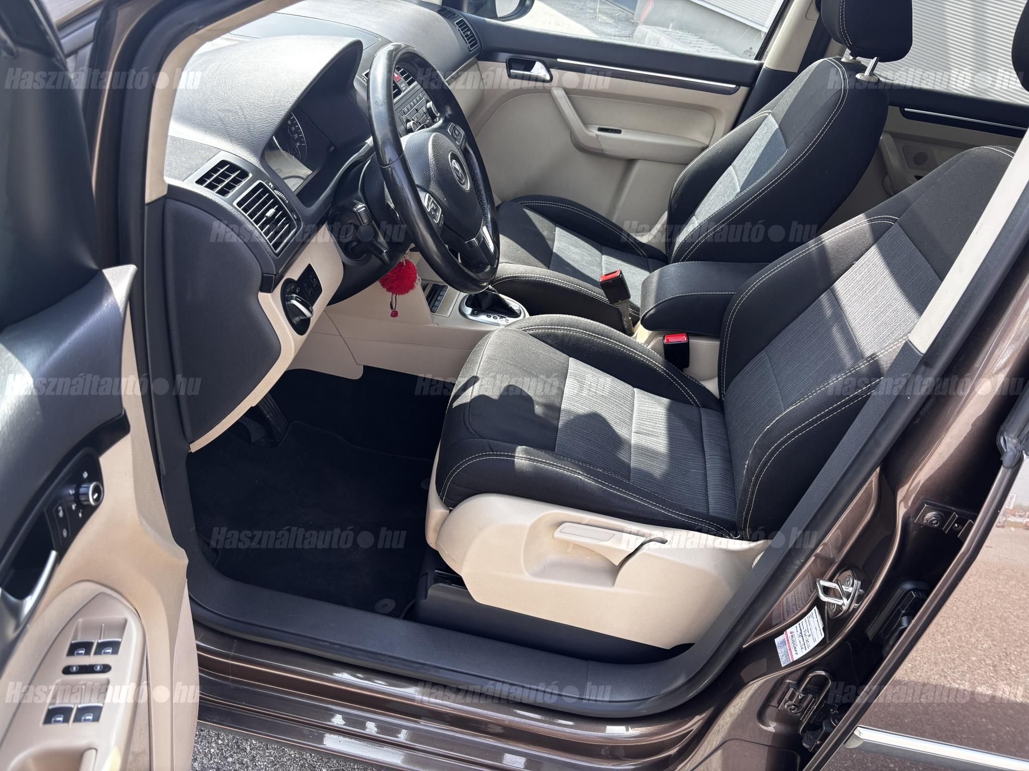 VOLKSWAGEN TOURAN 2011/9 - 1