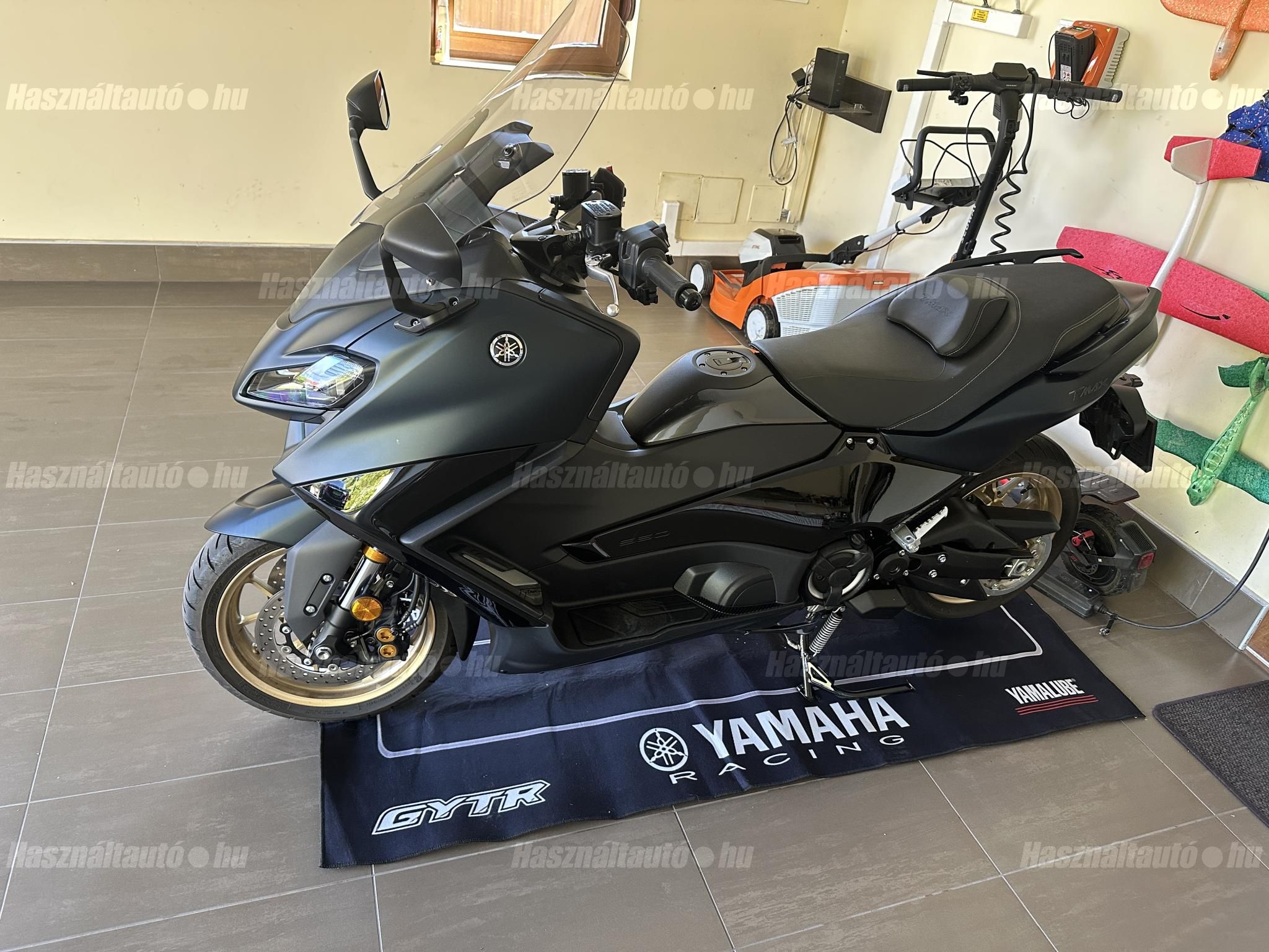 YAMAHA TMAX 2024/8 - 1
