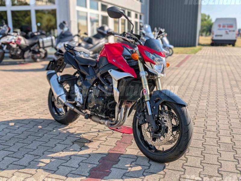 SUZUKI GSR 750 2011 - 1