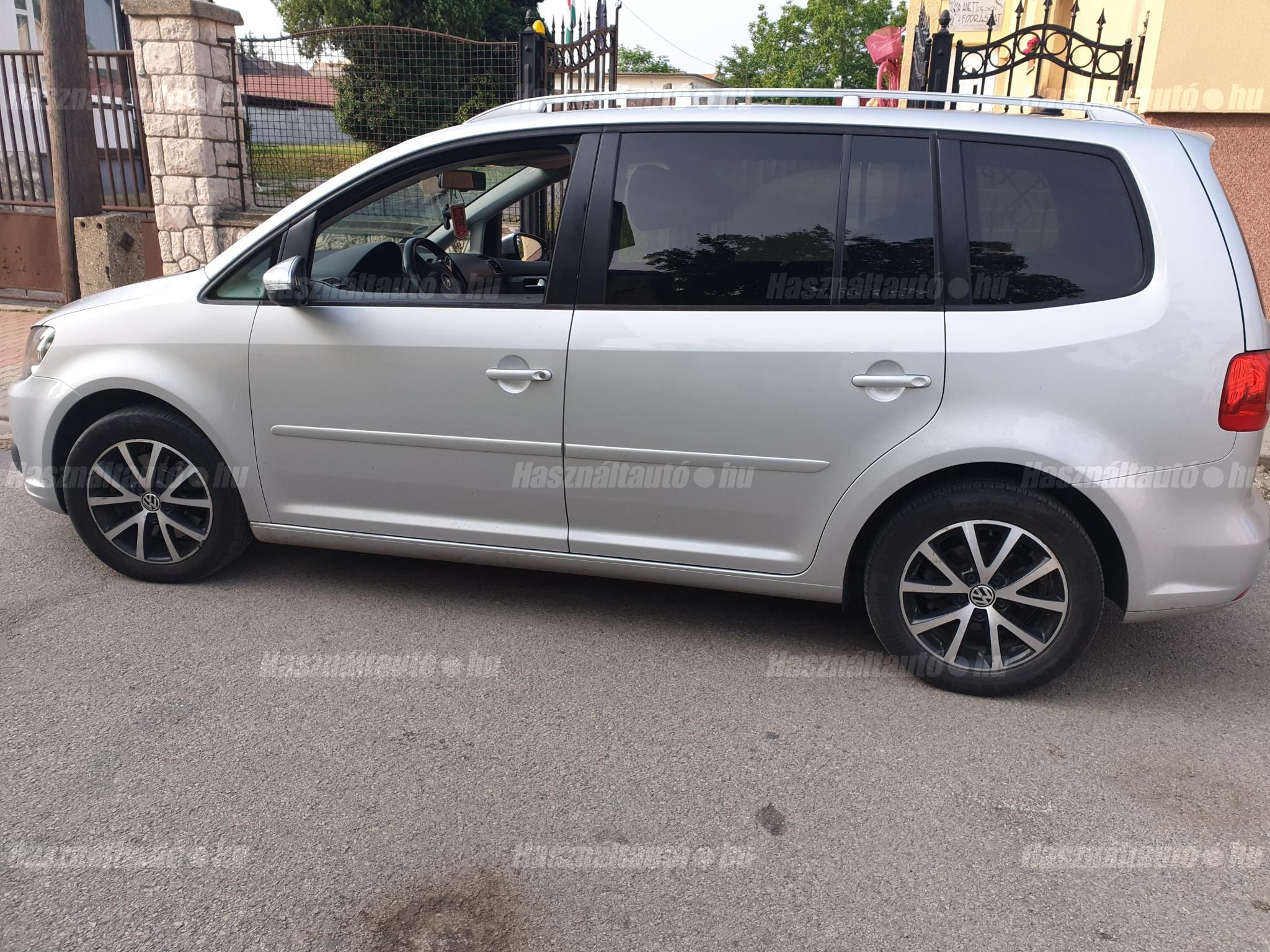 VOLKSWAGEN TOURAN 2012/8 - 1