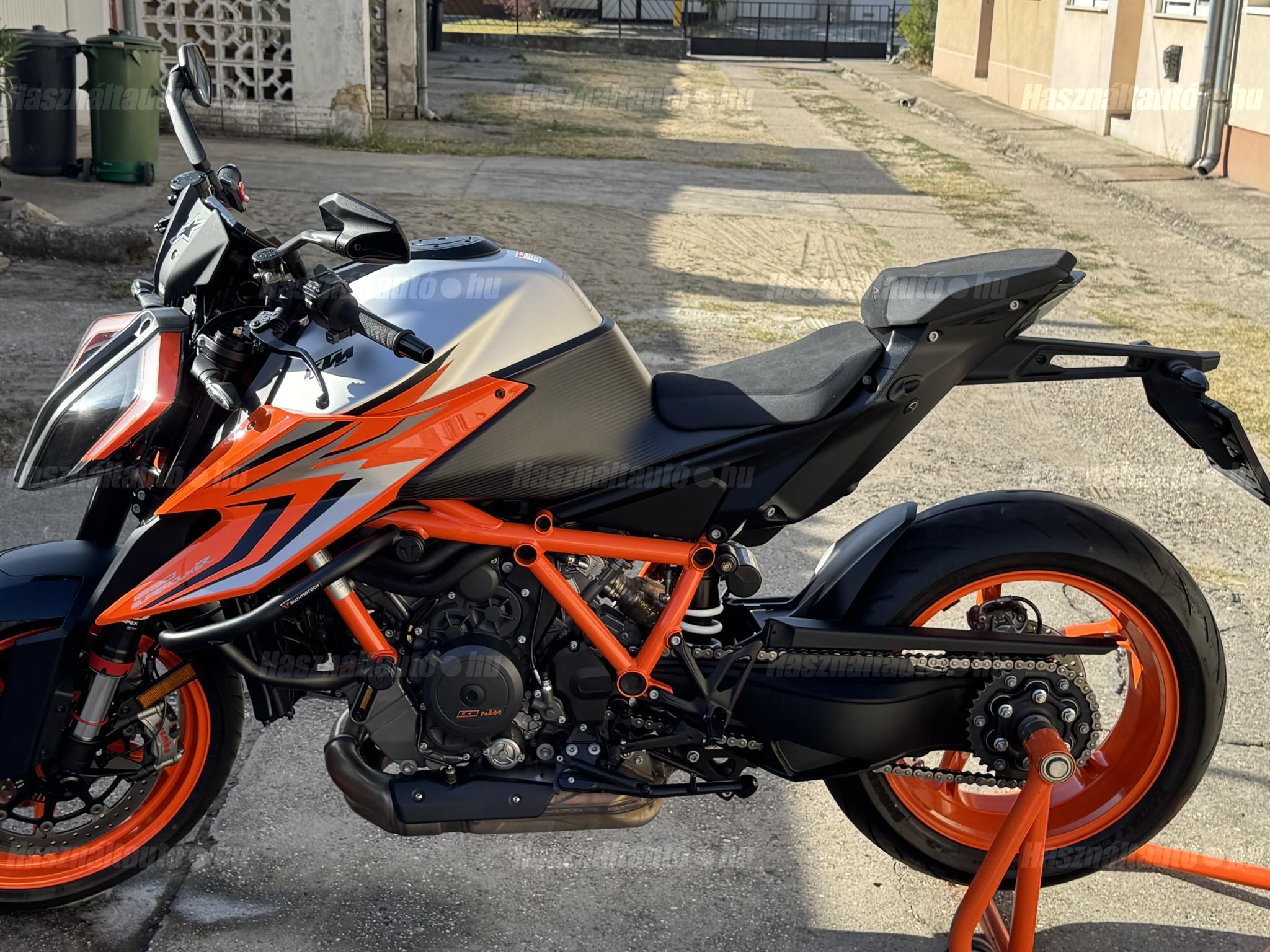 KTM 1290 SUPER DUKE R 2022/3 - 1