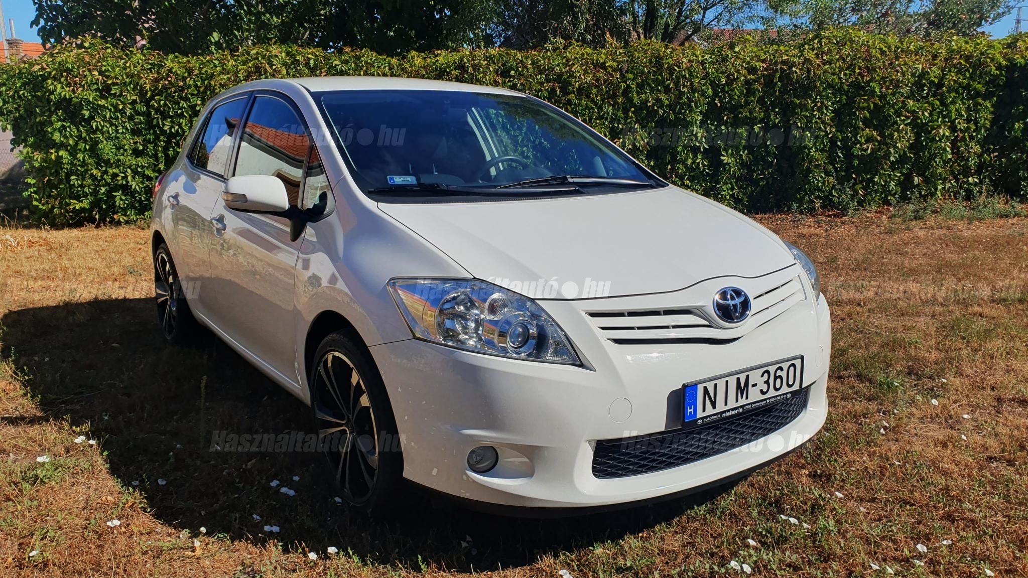 TOYOTA AURIS 2010/8 - 1