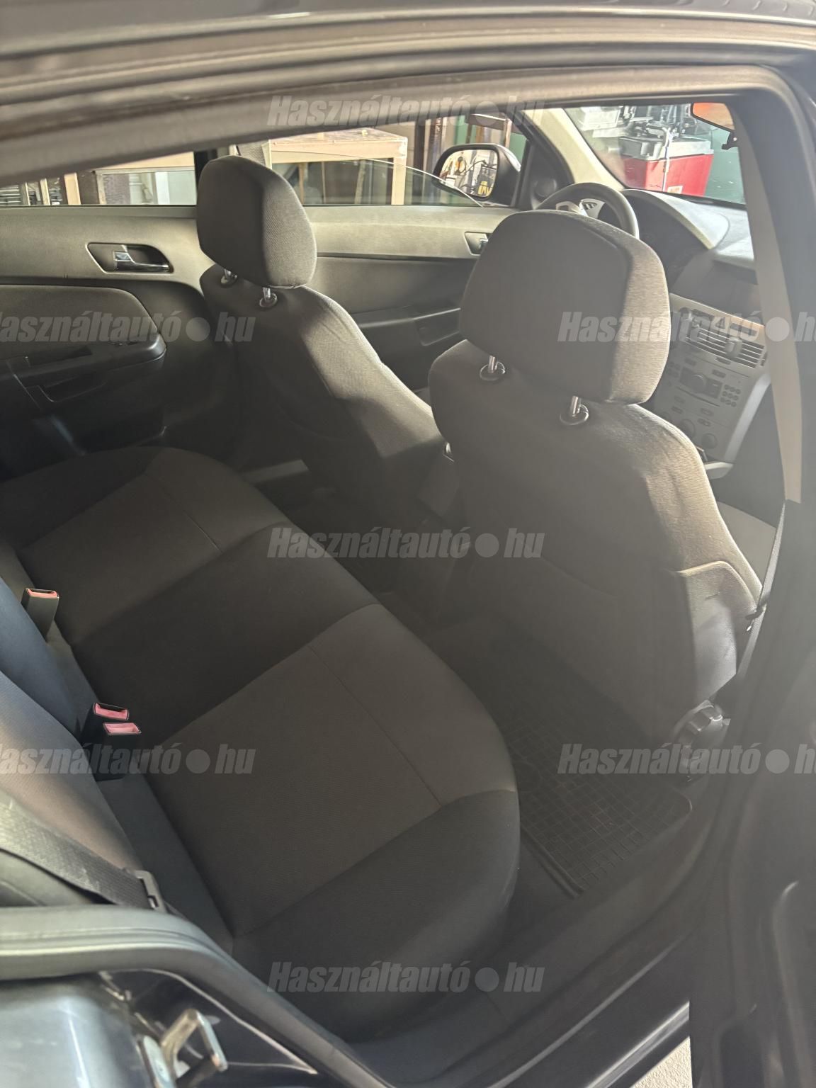OPEL ASTRA H 2012/6 - 1