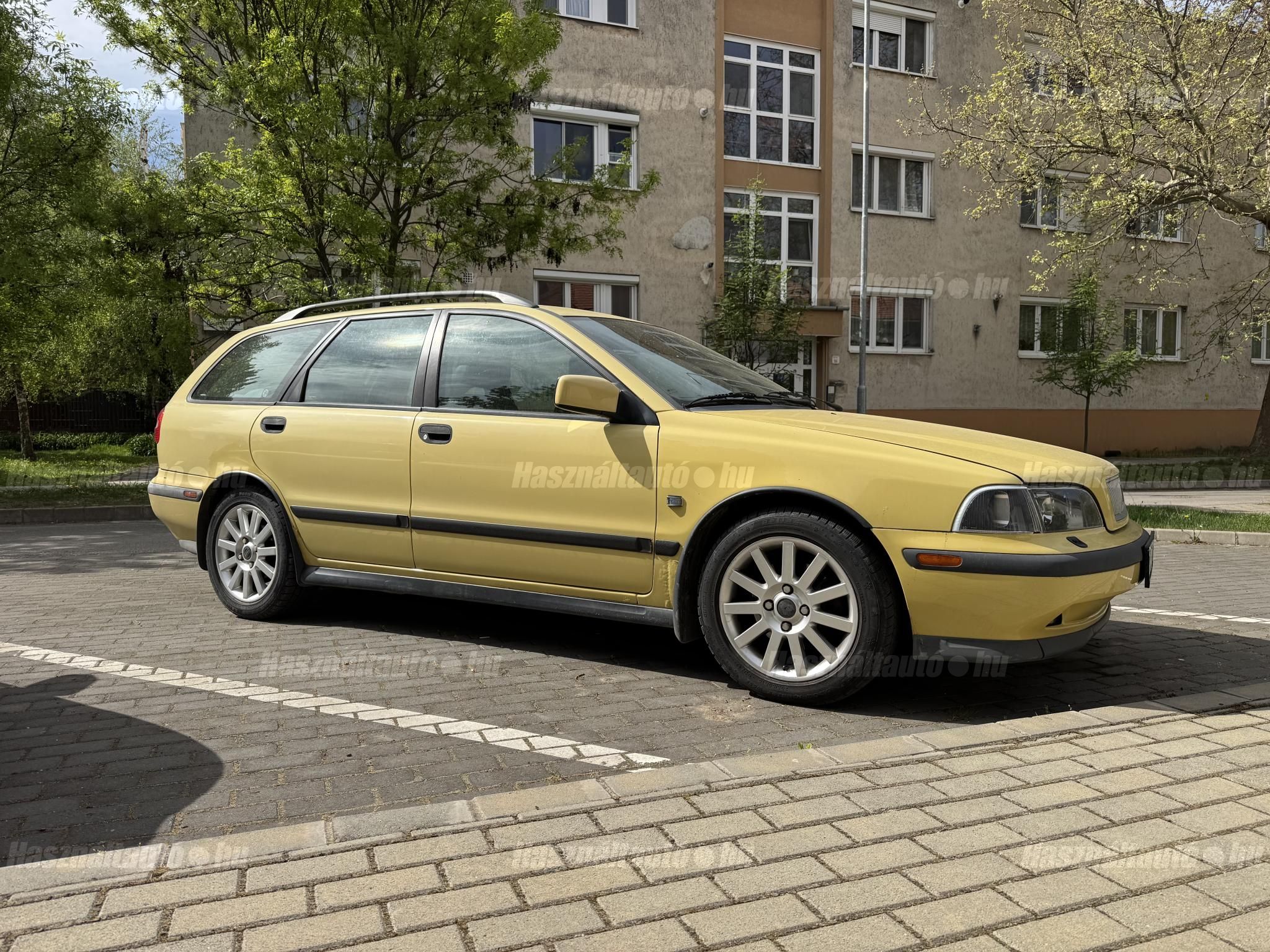 VOLVO V40 2000/3 - 1