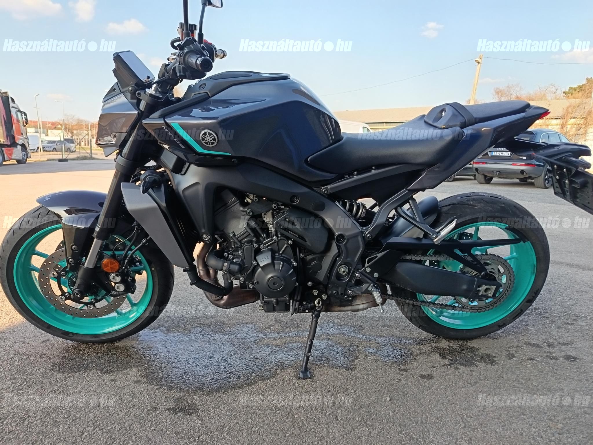 YAMAHA MT-09 2024/5 - 1