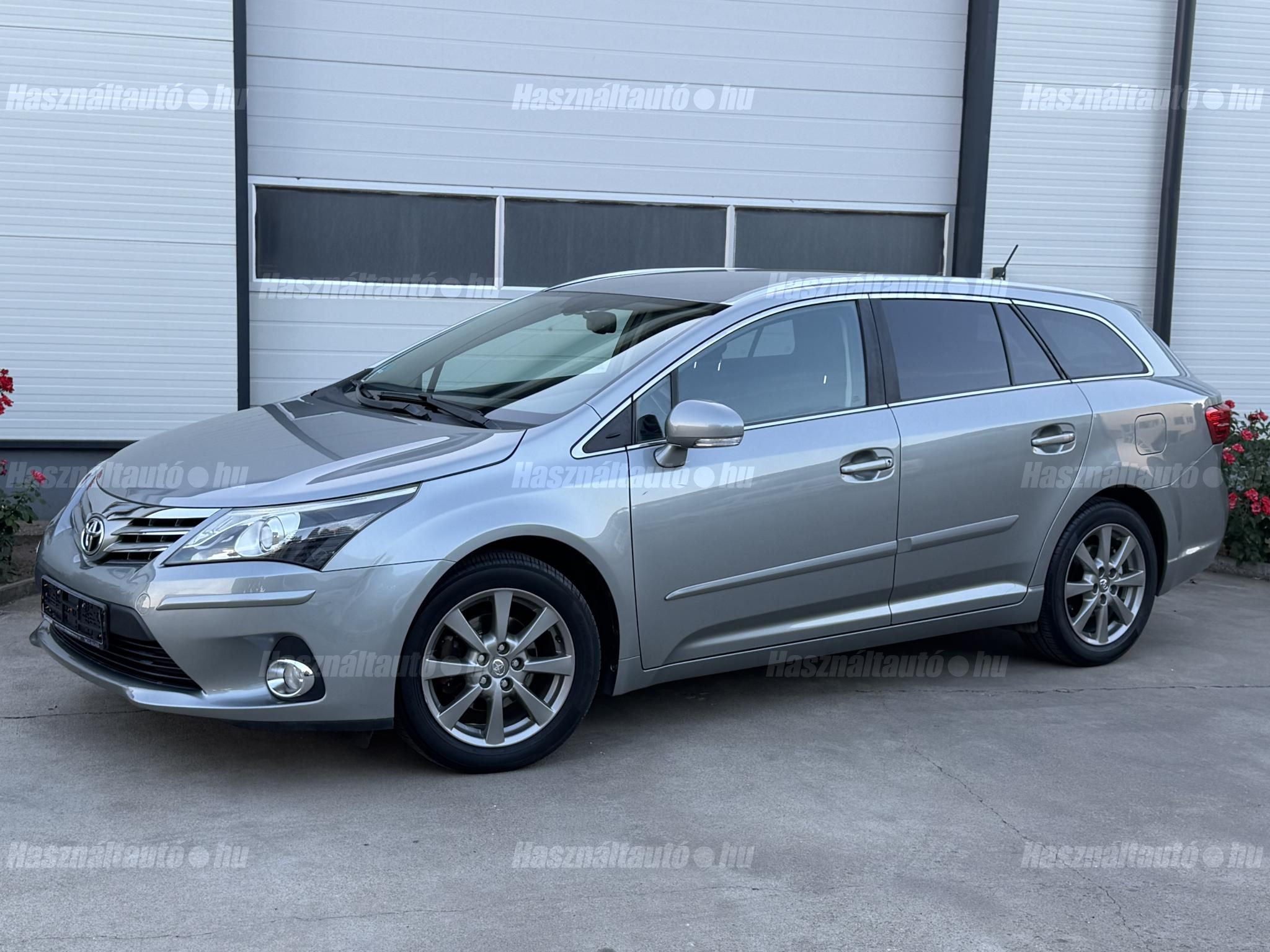 TOYOTA AVENSIS 2012/4 - 1