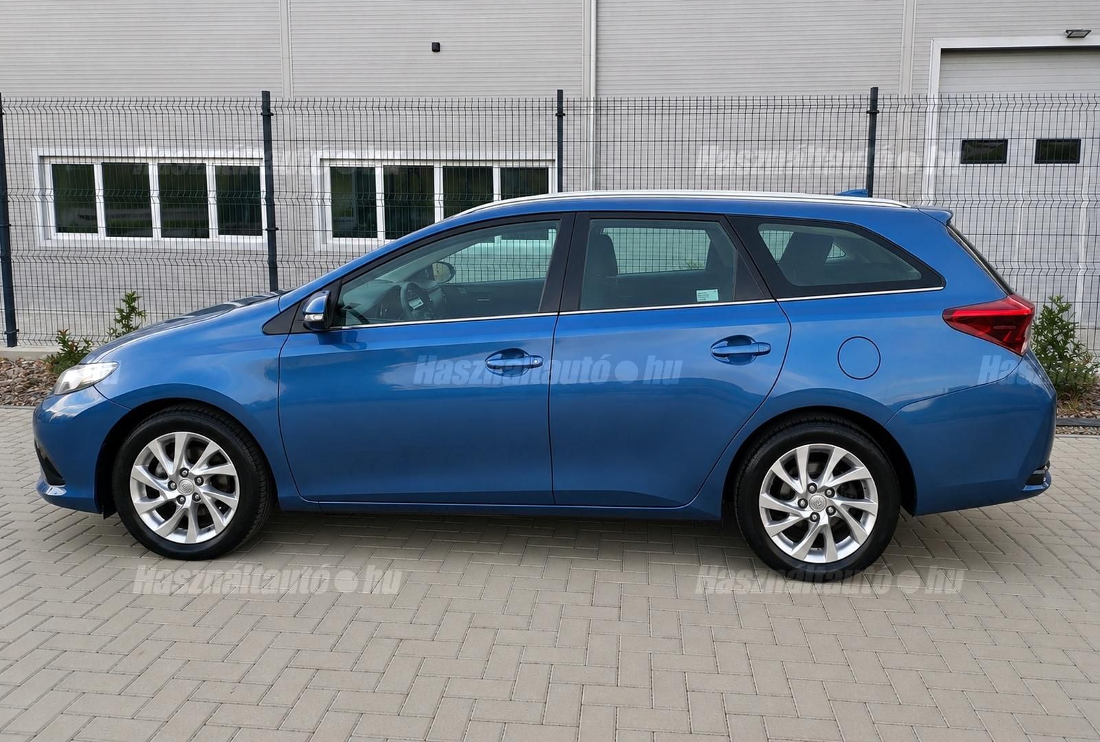 TOYOTA AURIS 2016/4 - 1