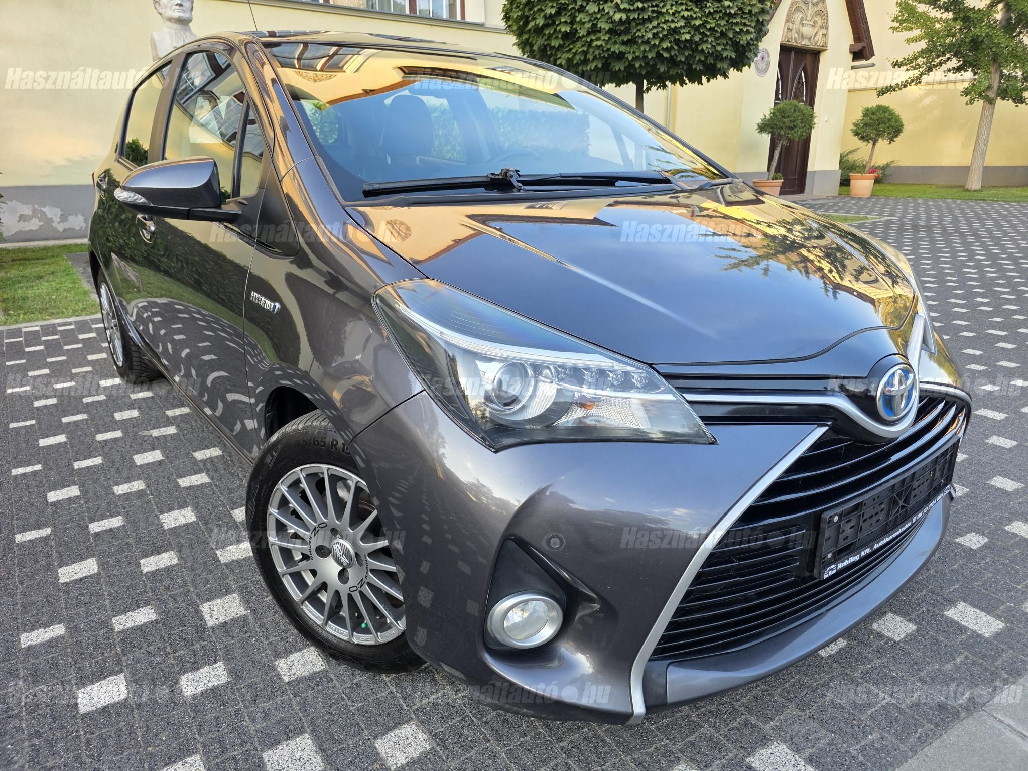 TOYOTA YARIS 2015/12 - 1