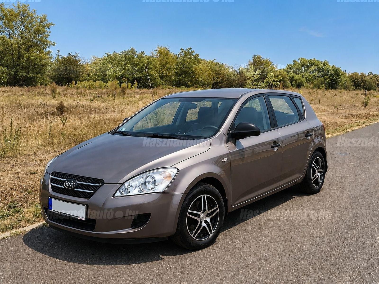 KIA CEE'D 2009/4 - 1