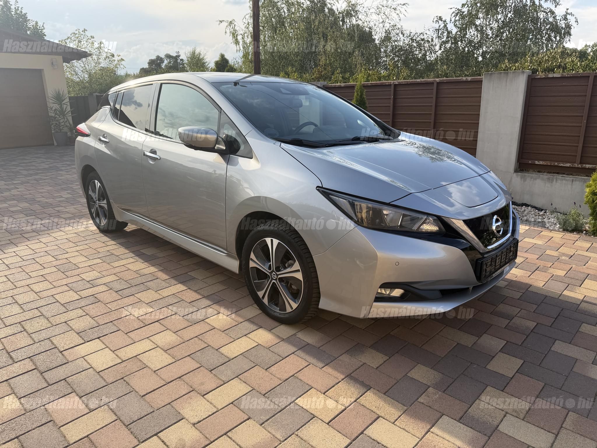 NISSAN LEAF 2022/1 - 1