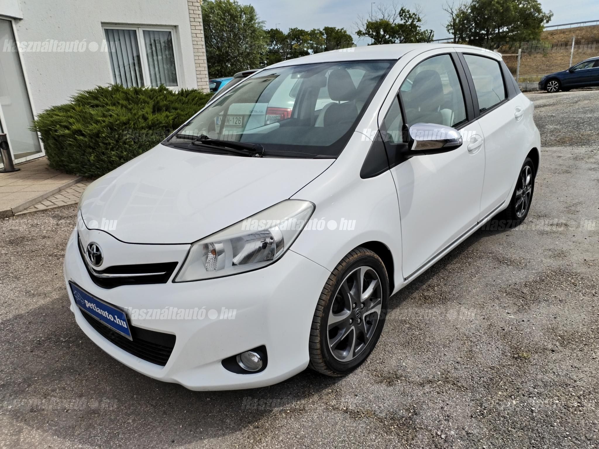 TOYOTA YARIS 2013/8 - 1