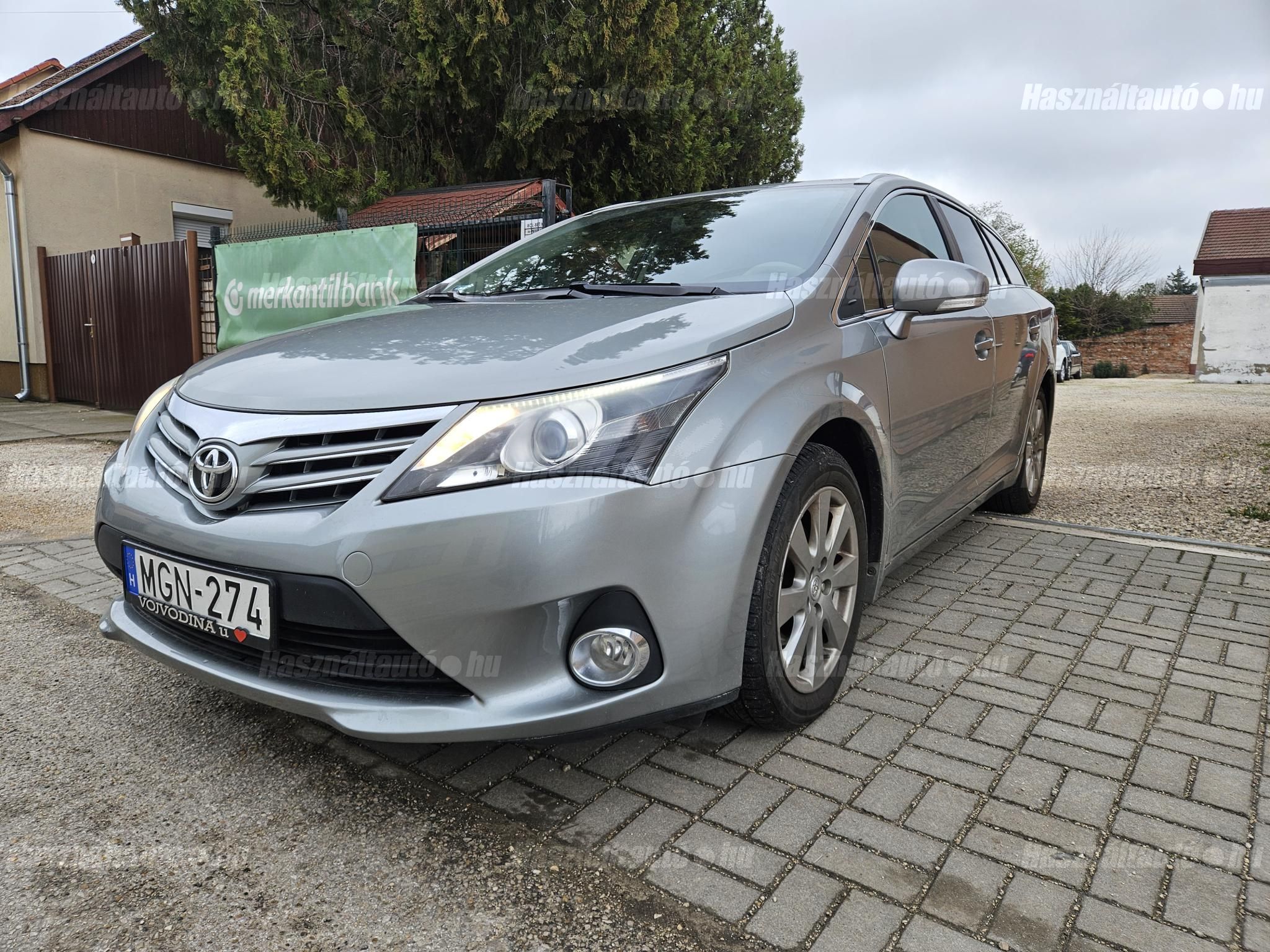 TOYOTA AVENSIS 2012/10 - 1