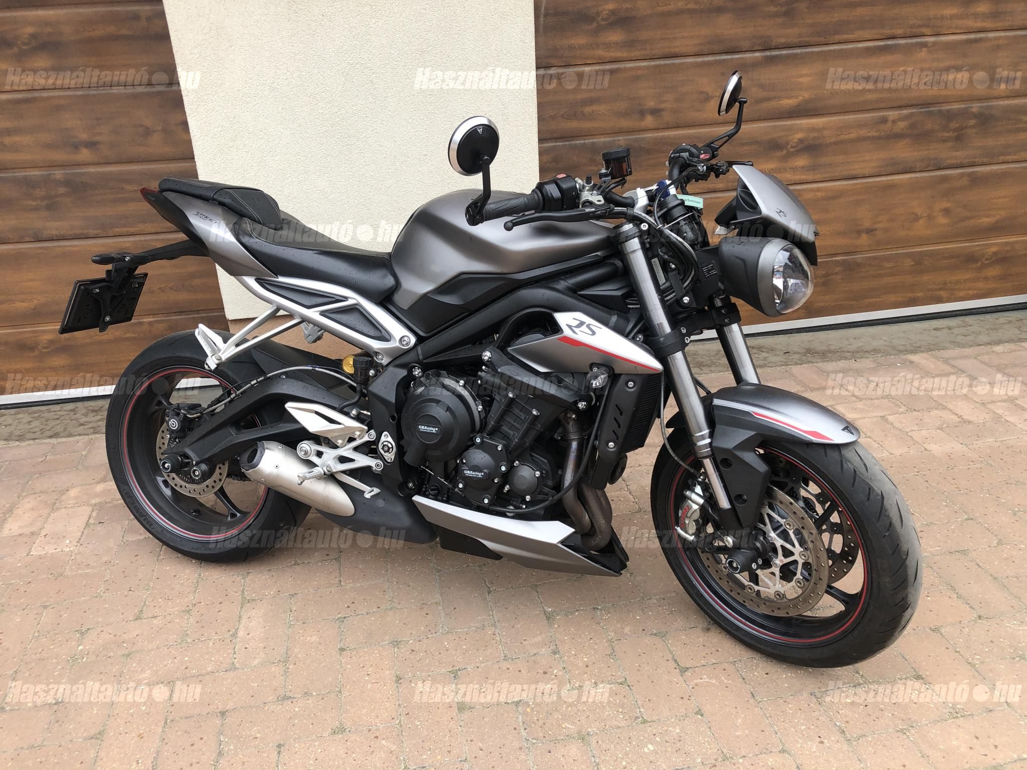 TRIUMPH STREET TRIPLE 2018/9 - 1