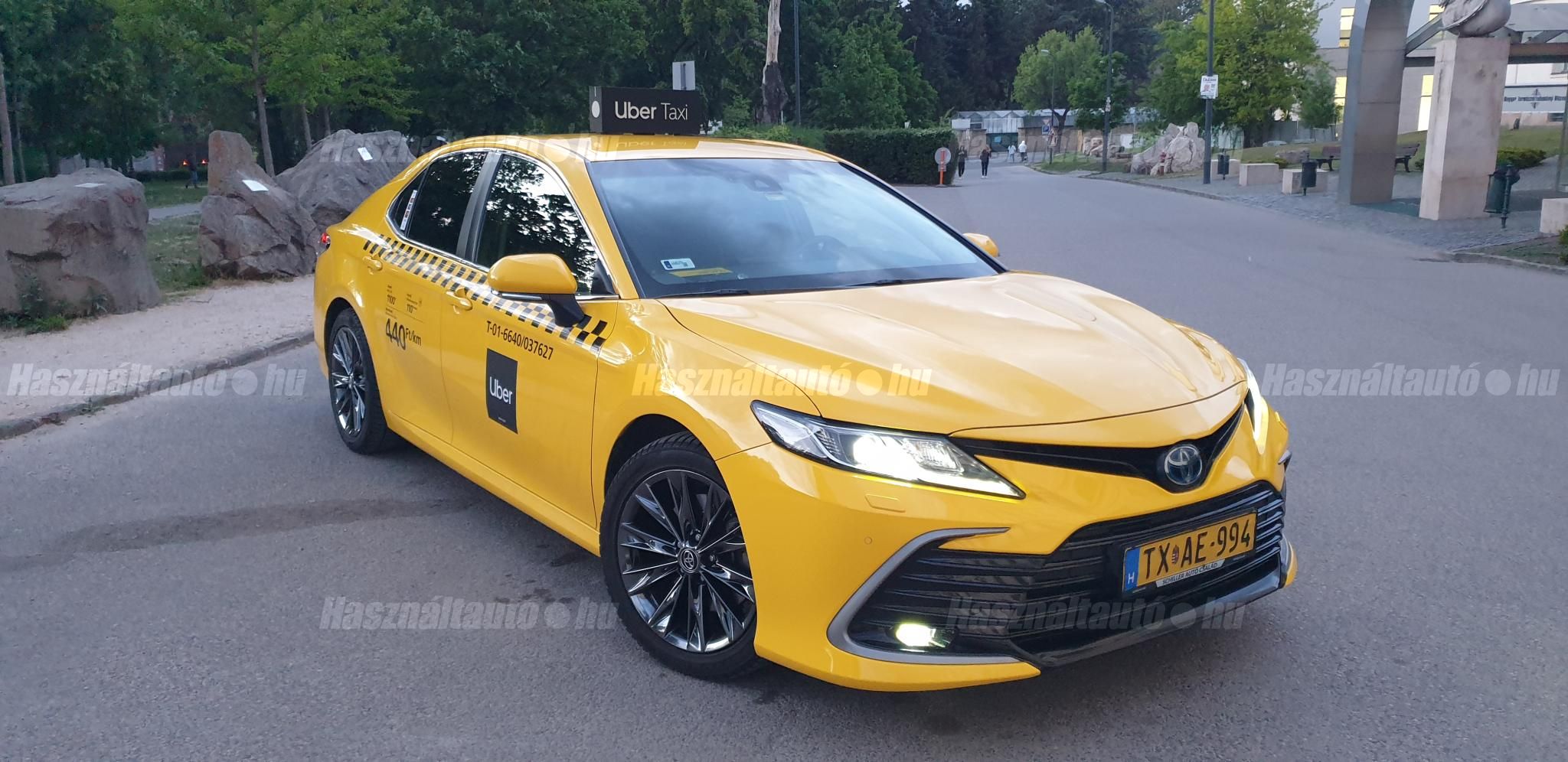 TOYOTA CAMRY 2022/9 - 1
