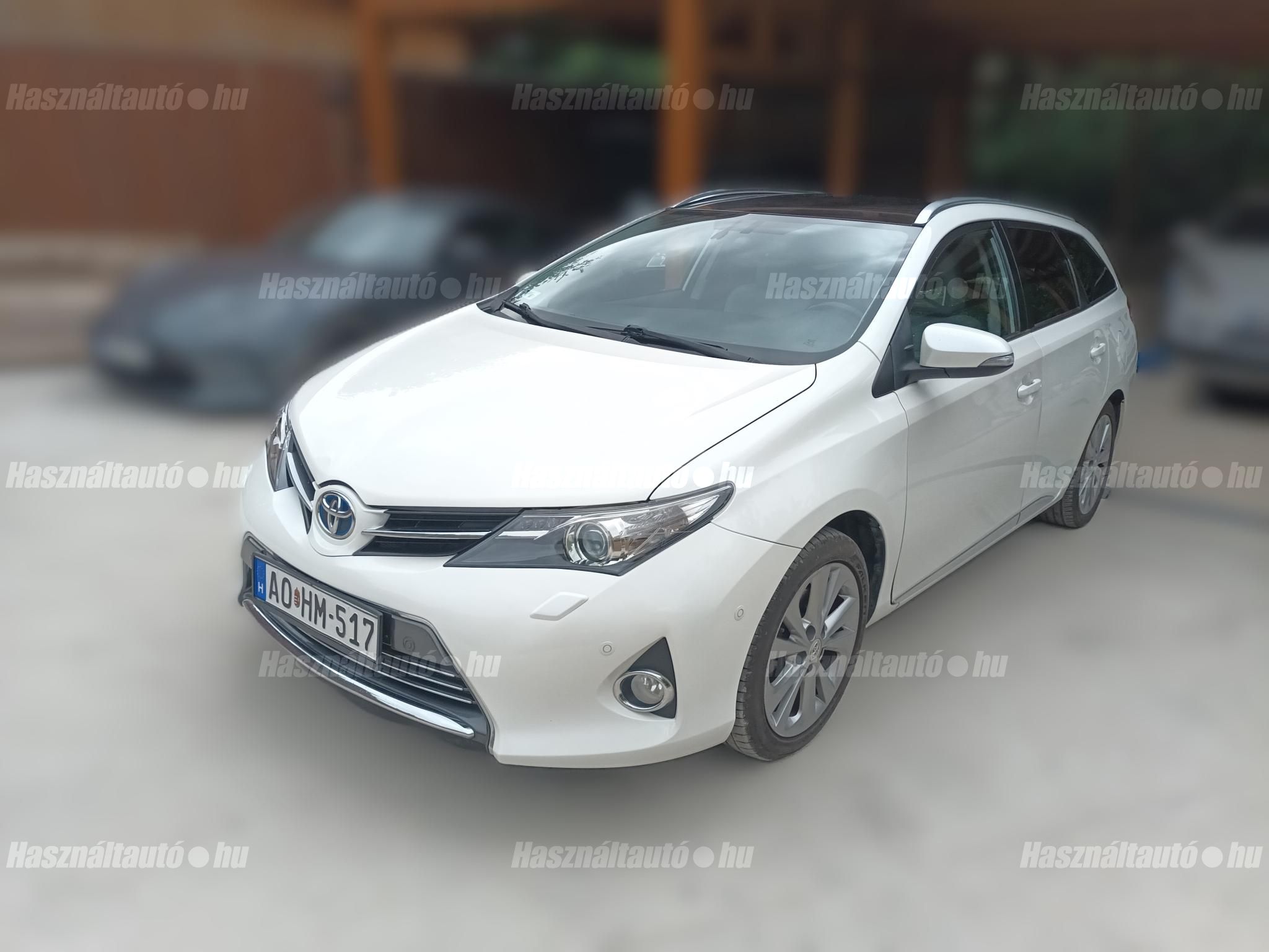 TOYOTA AURIS 2013/6 - 1