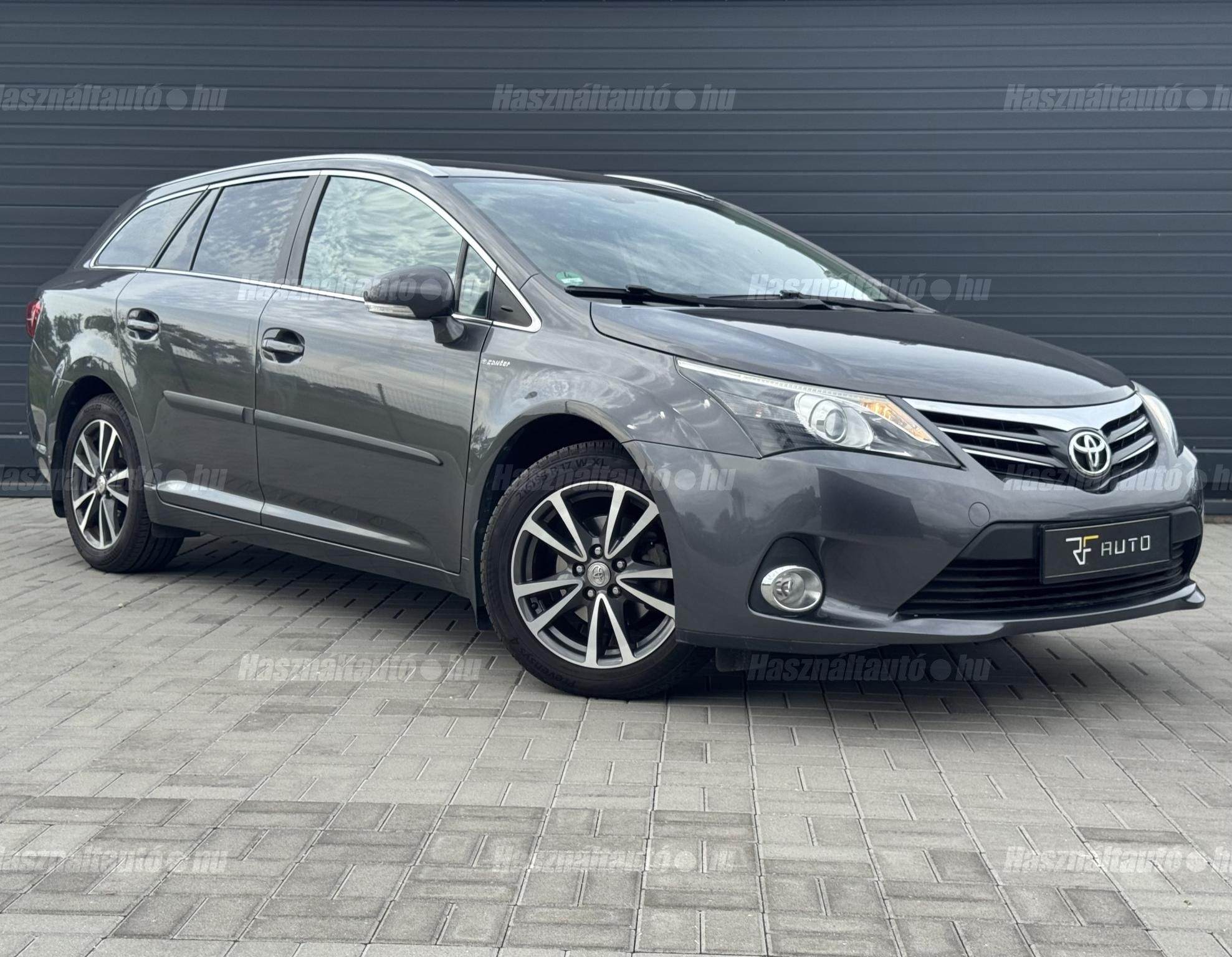 TOYOTA AVENSIS 2013/6 - 1
