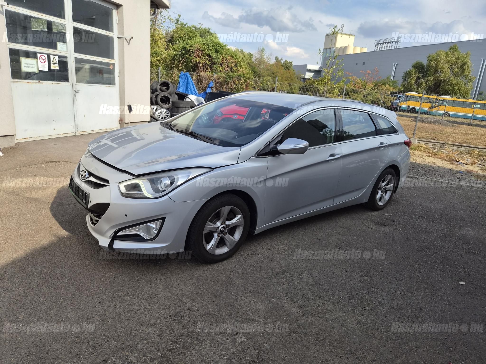HYUNDAI I40 2011/8 - 1