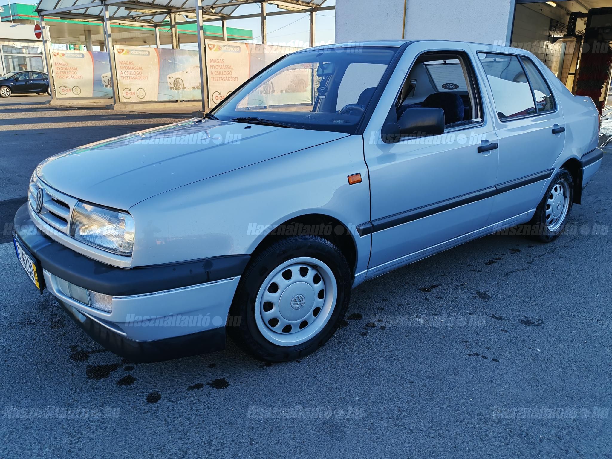 VOLKSWAGEN VENTO 1994/5 - 1