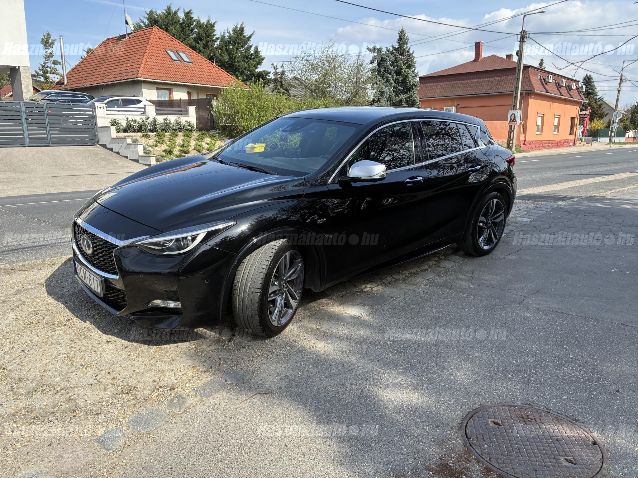 INFINITI Q30 2017/8 - 1