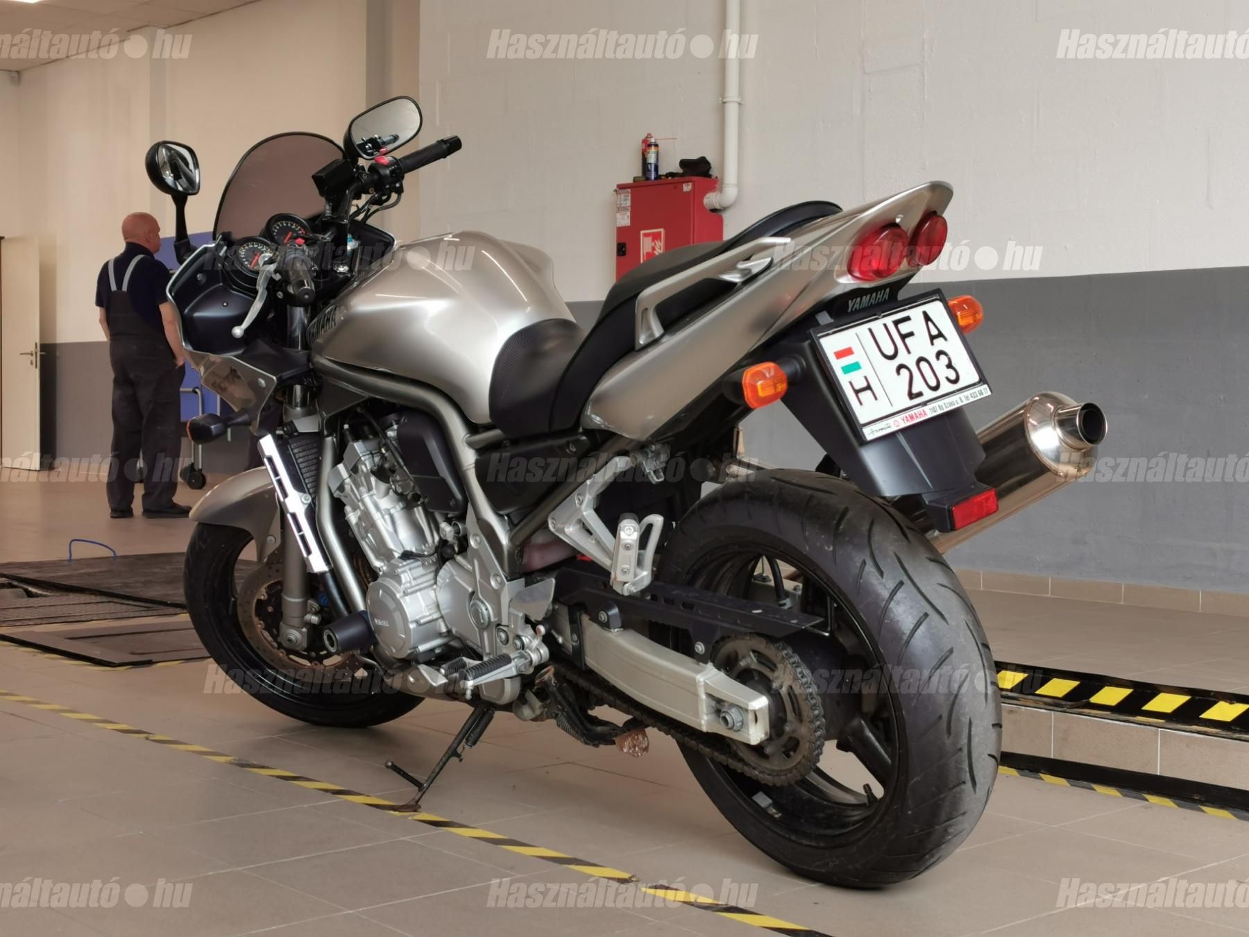 YAMAHA FZS 1000 (FAZER) 2002/4 - 1
