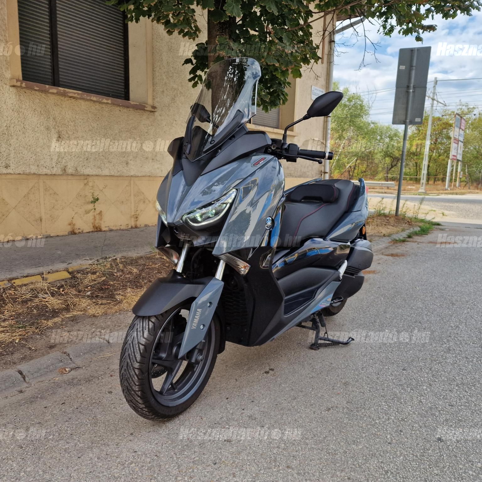 YAMAHA X-MAX 300 2022/3 - 1