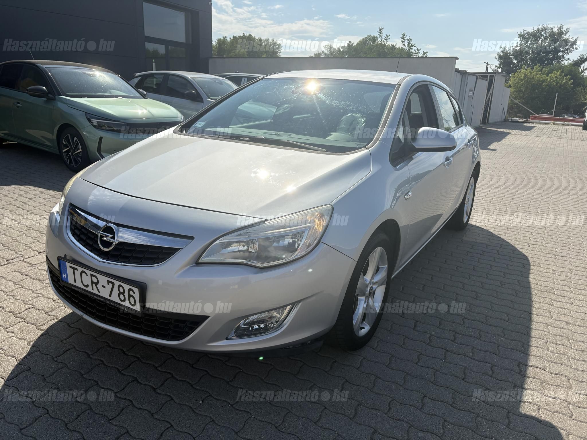 OPEL ASTRA 2010/5 - 1